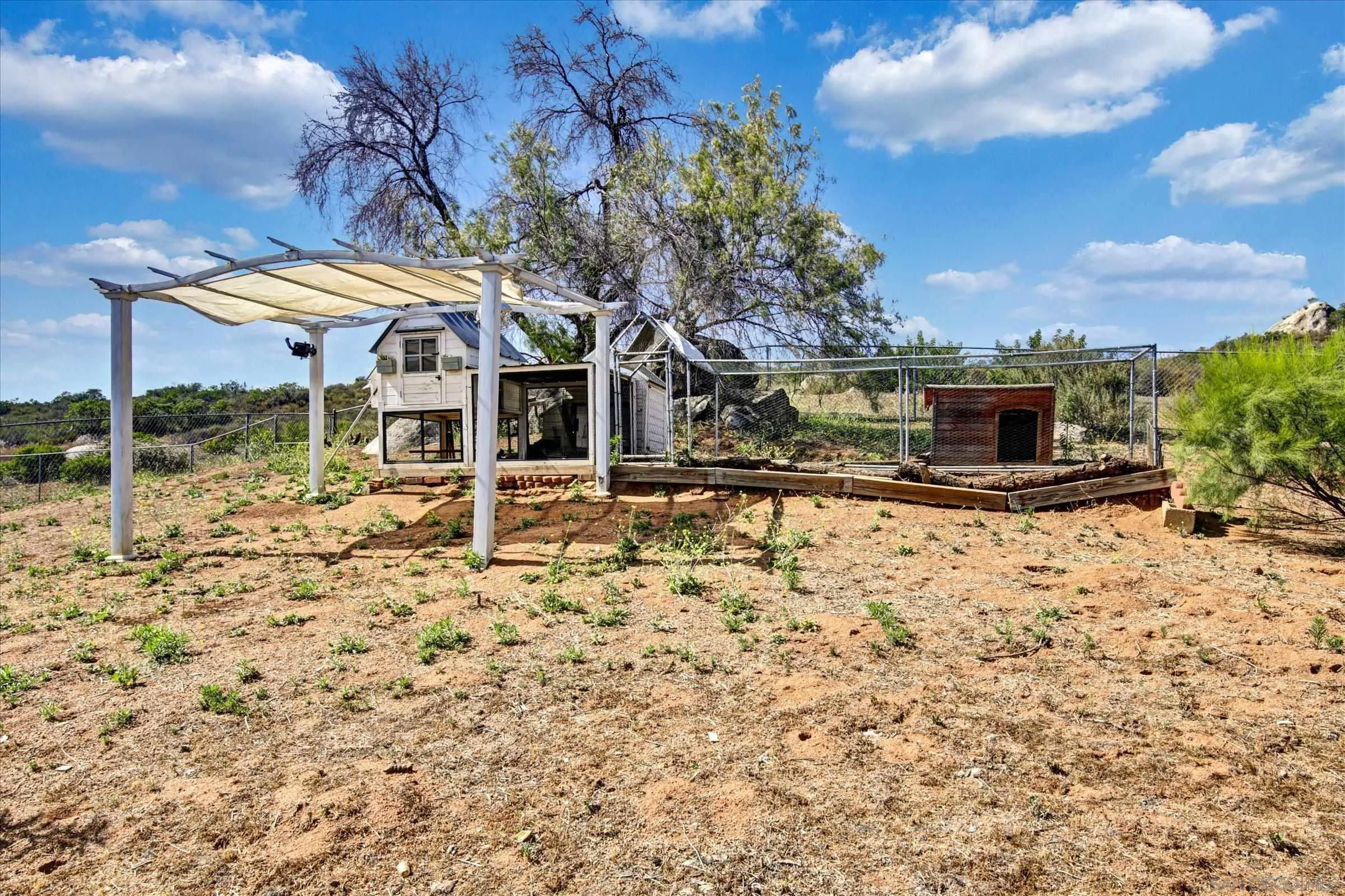https://cdn.realtyfeed.com/cdn/127/260010631/e0f2168160dfd57ab35314f08feeac19.webp
