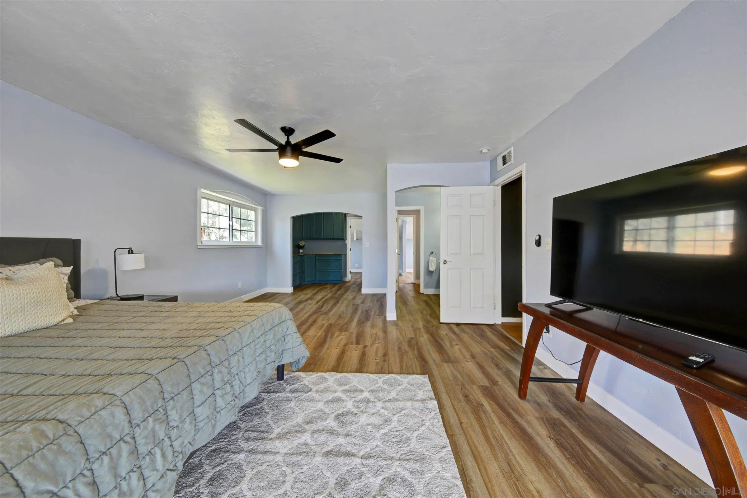 https://cdn.realtyfeed.com/cdn/127/260010631/eeb73af3142238e17628dff30932d70e.webp