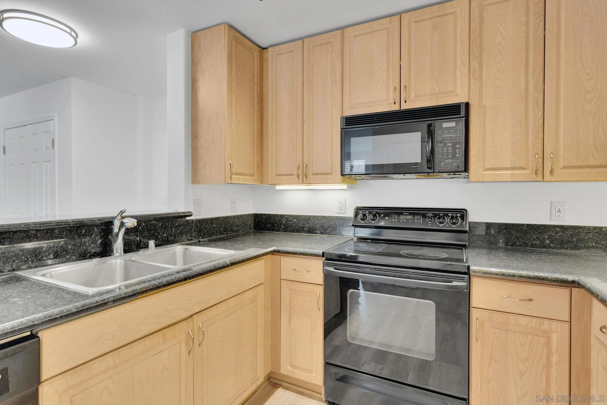 https://cdn.realtyfeed.com/cdn/127/260010632/1e55ec9ccdb68fa6bd00df0d0e905b52.webp