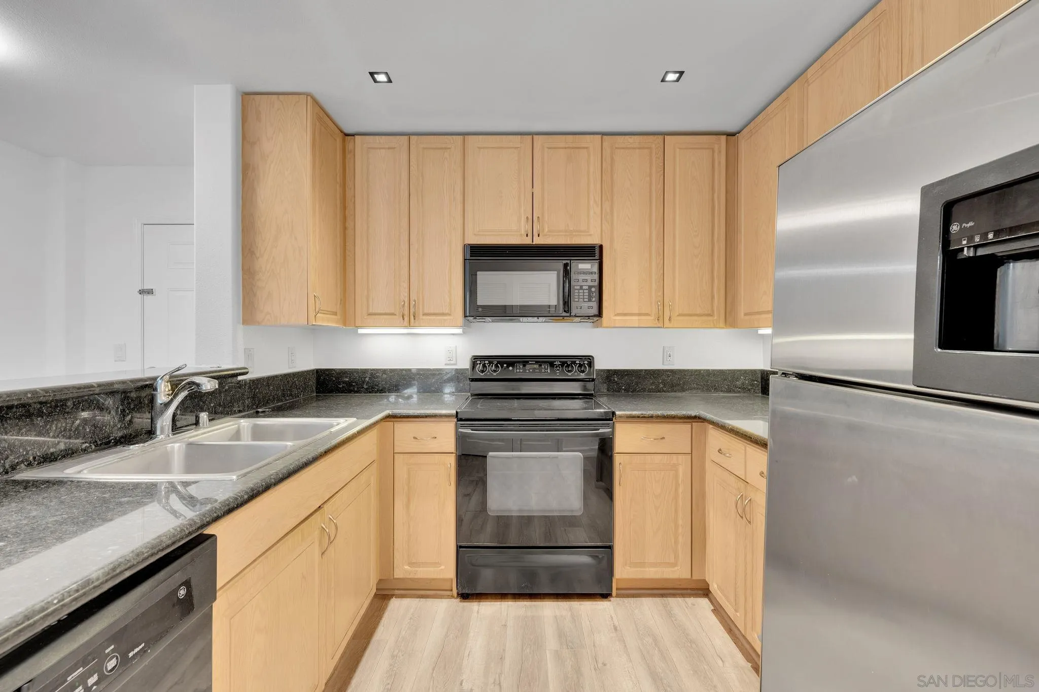 https://cdn.realtyfeed.com/cdn/127/260010632/3ade5900cdc220115198090bec40dace.webp