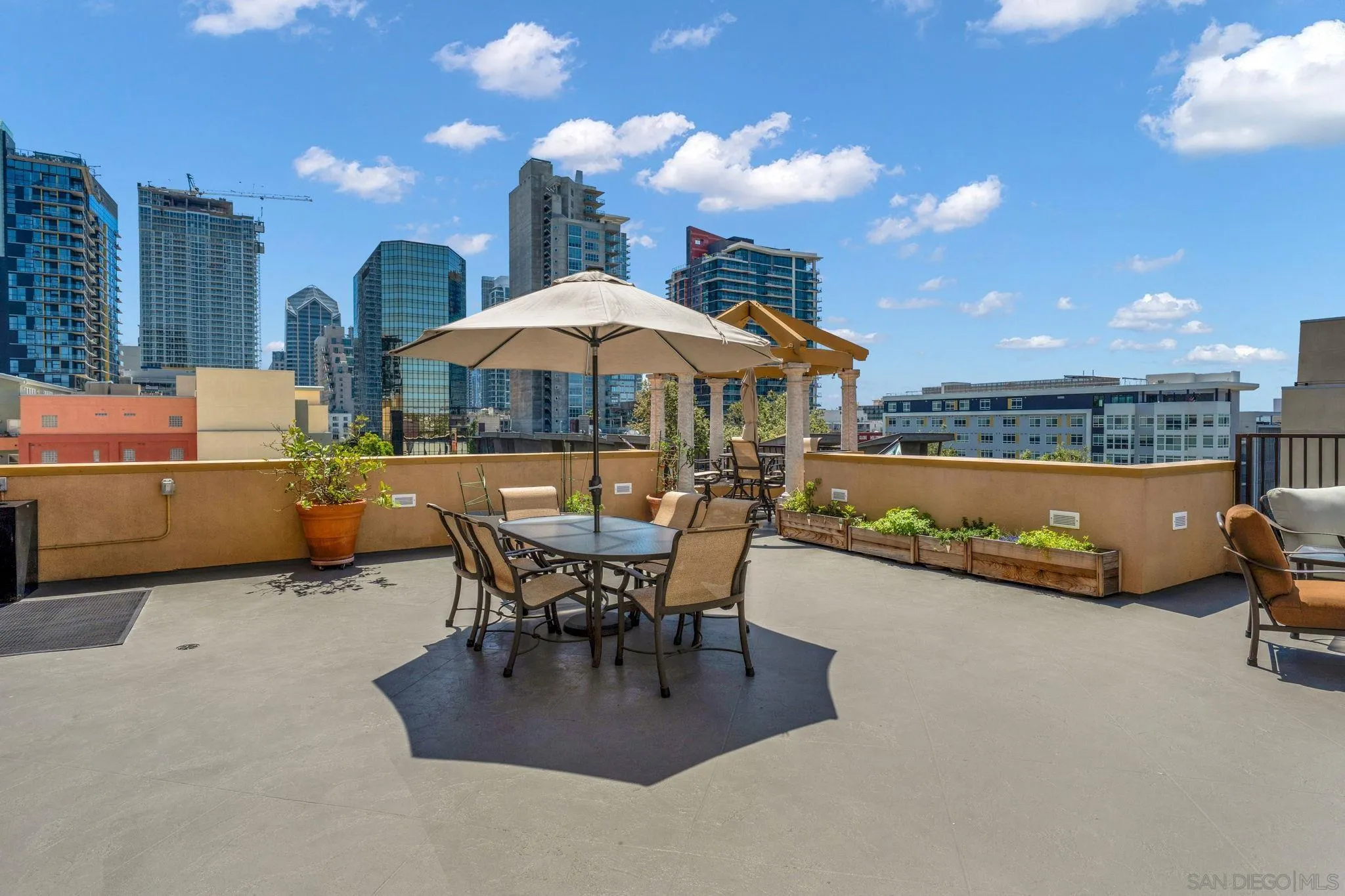 https://cdn.realtyfeed.com/cdn/127/260010632/8d3c8757731aa13570757dbe25ba6750.webp