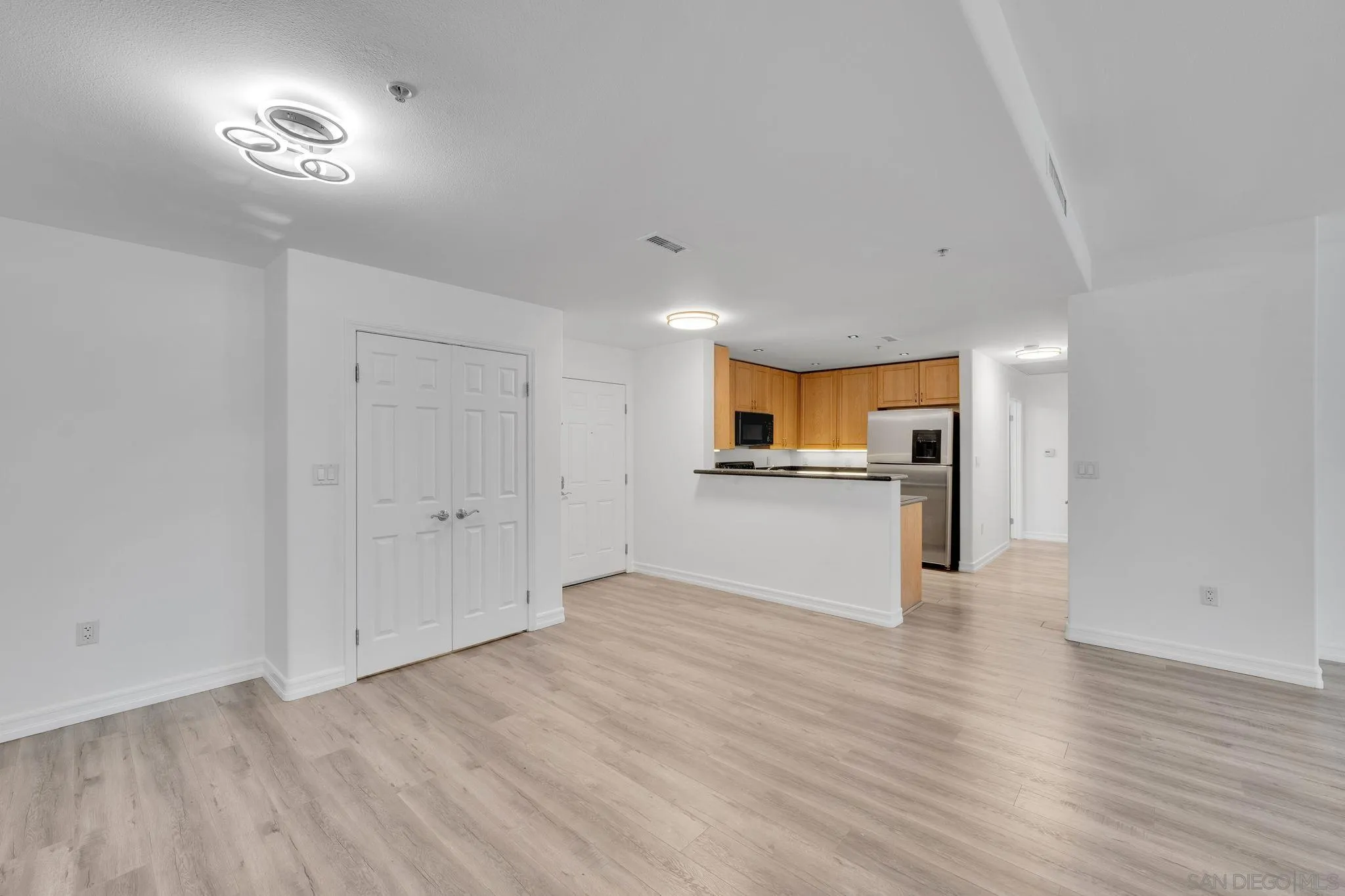 https://cdn.realtyfeed.com/cdn/127/260010632/c1127b93b94cd5fe7ea668c2819fbcc3.webp