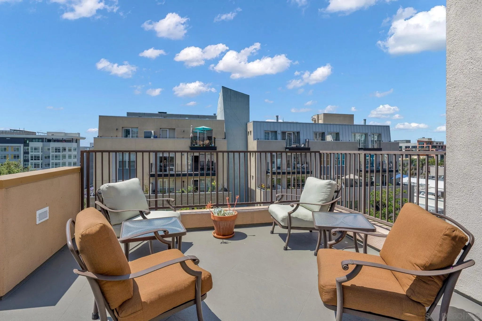 https://cdn.realtyfeed.com/cdn/127/260010632/ce856c1ba81741b6e03676bb9ed8afce.webp