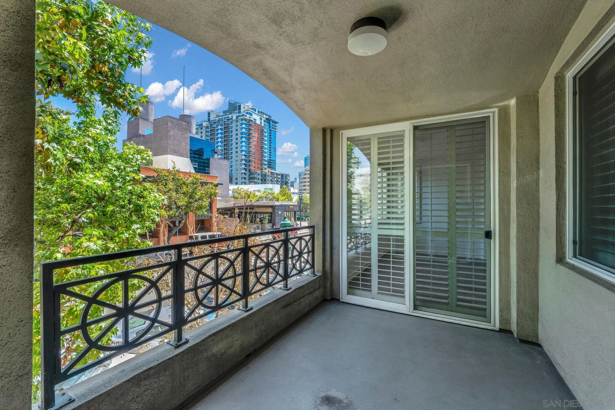 https://cdn.realtyfeed.com/cdn/127/260010632/fd4863b9c1447a8069f3bdd2a9c8f1c7.webp