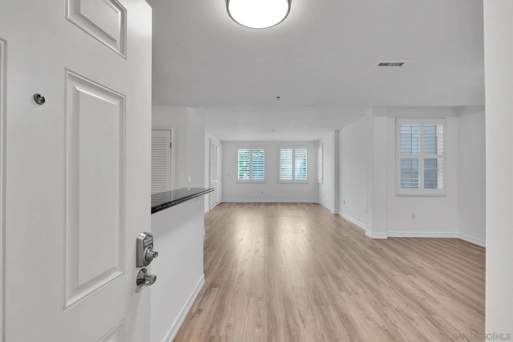 https://cdn.realtyfeed.com/cdn/127/260010632/fe145a3d725ebb4ddb3b255bc01babca.webp