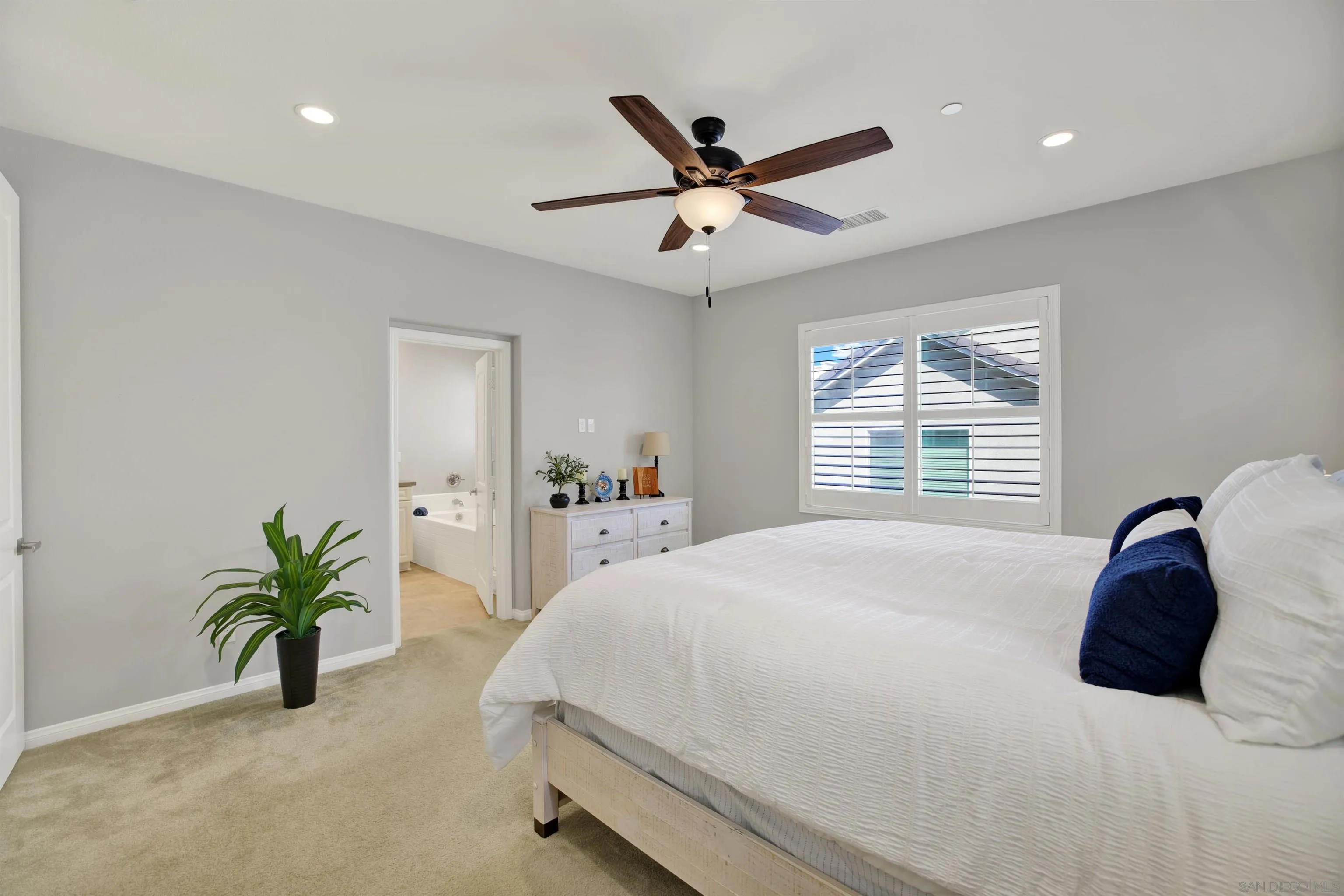 https://cdn.realtyfeed.com/cdn/127/260010650/25a3ff38d814d21865bd26b4f600e0d3.webp