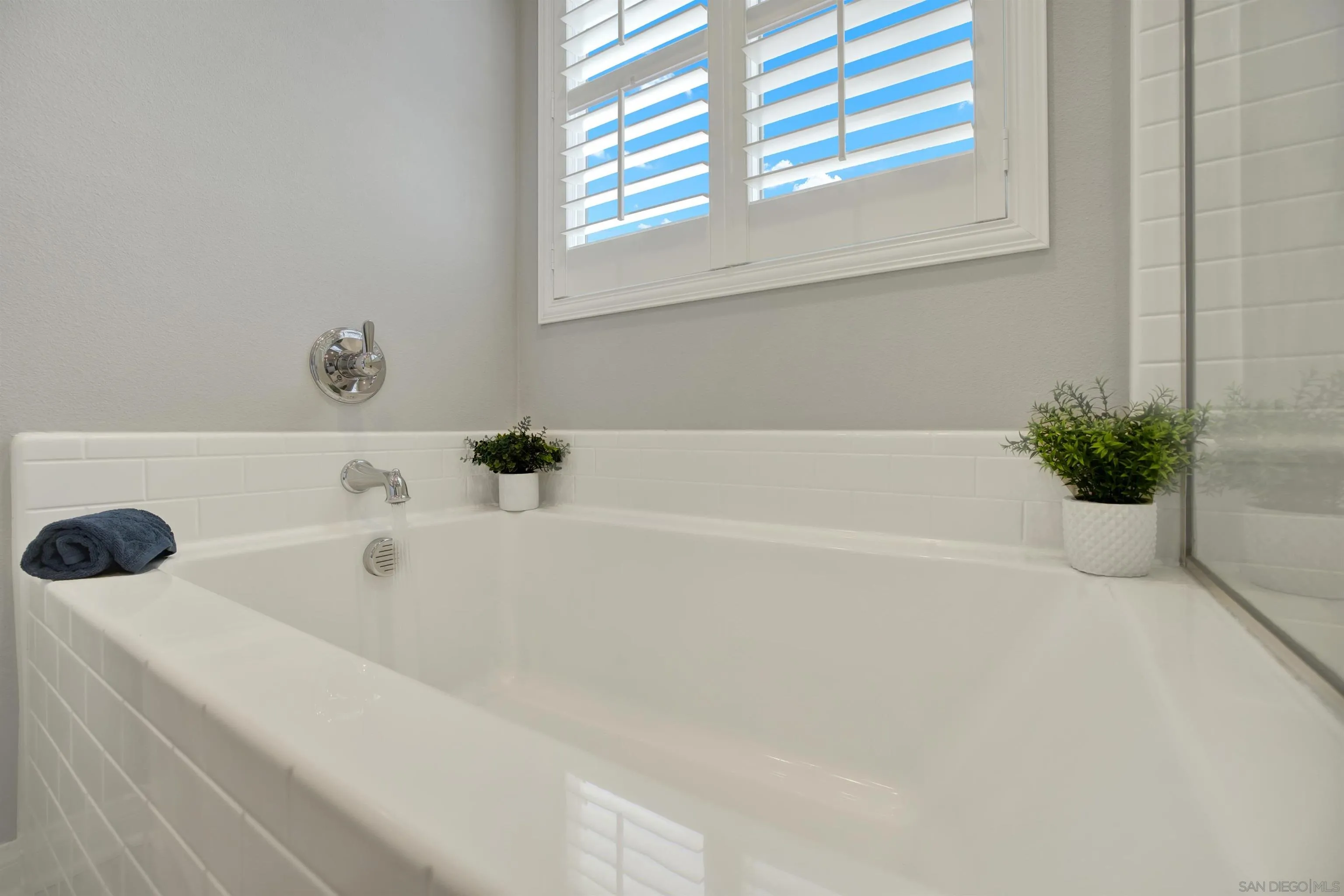 https://cdn.realtyfeed.com/cdn/127/260010650/303d6015b9a02e84d53cbd6317399a60.webp