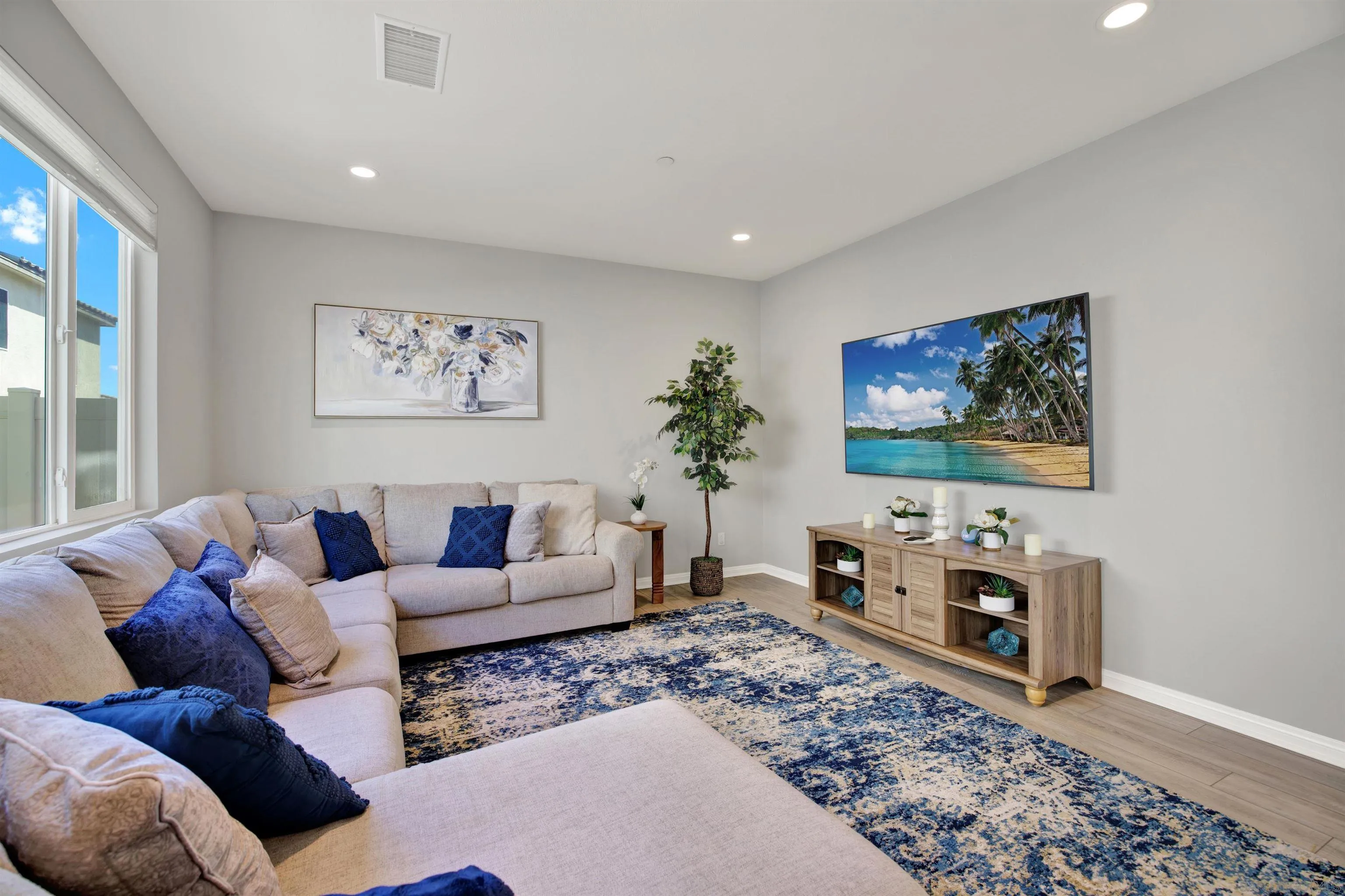 https://cdn.realtyfeed.com/cdn/127/260010650/5ef99eb23908331b28565a790a24a734.webp