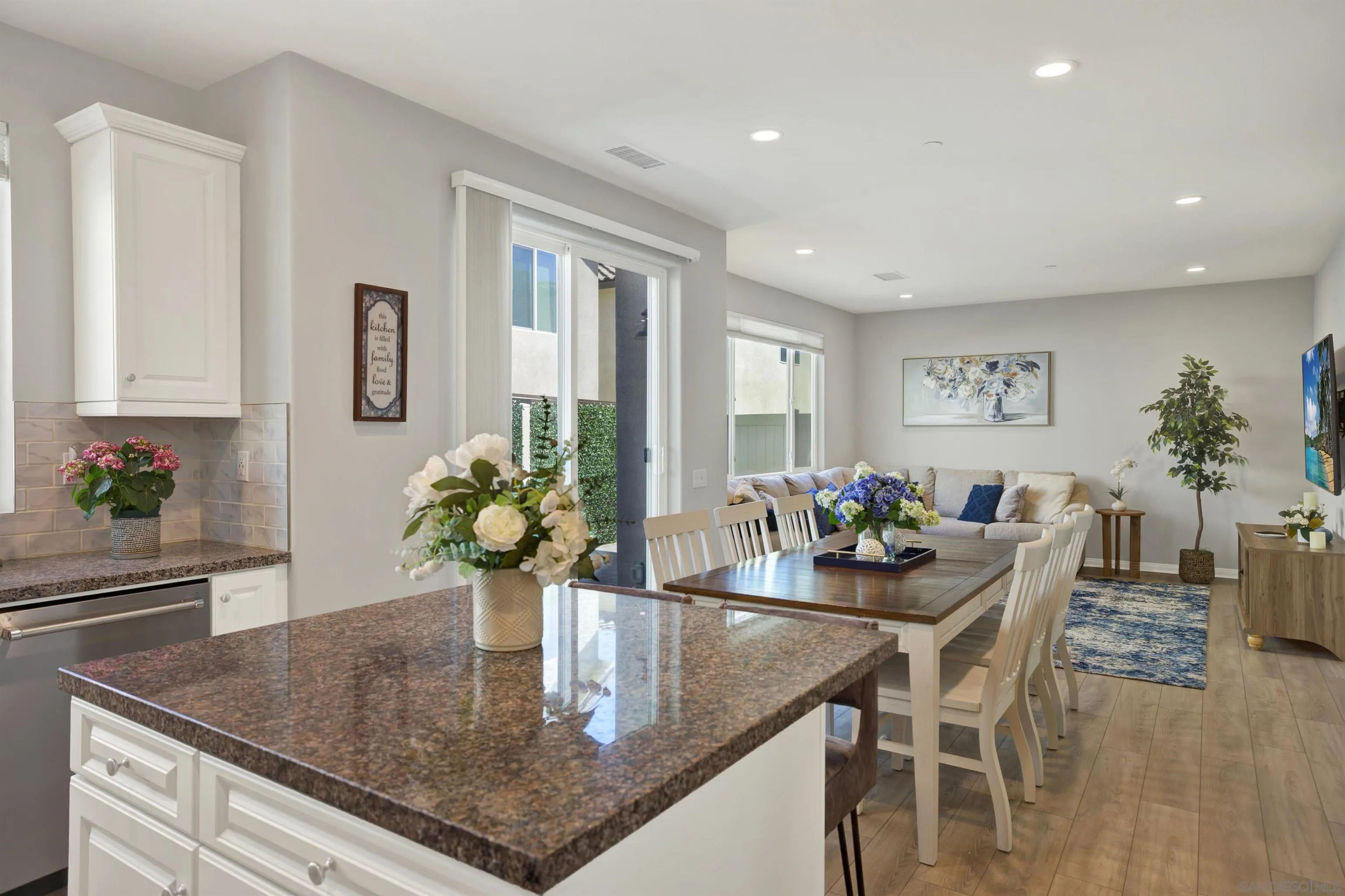https://cdn.realtyfeed.com/cdn/127/260010650/75fbf26c3d01ea9716e80bf6455a500d.webp