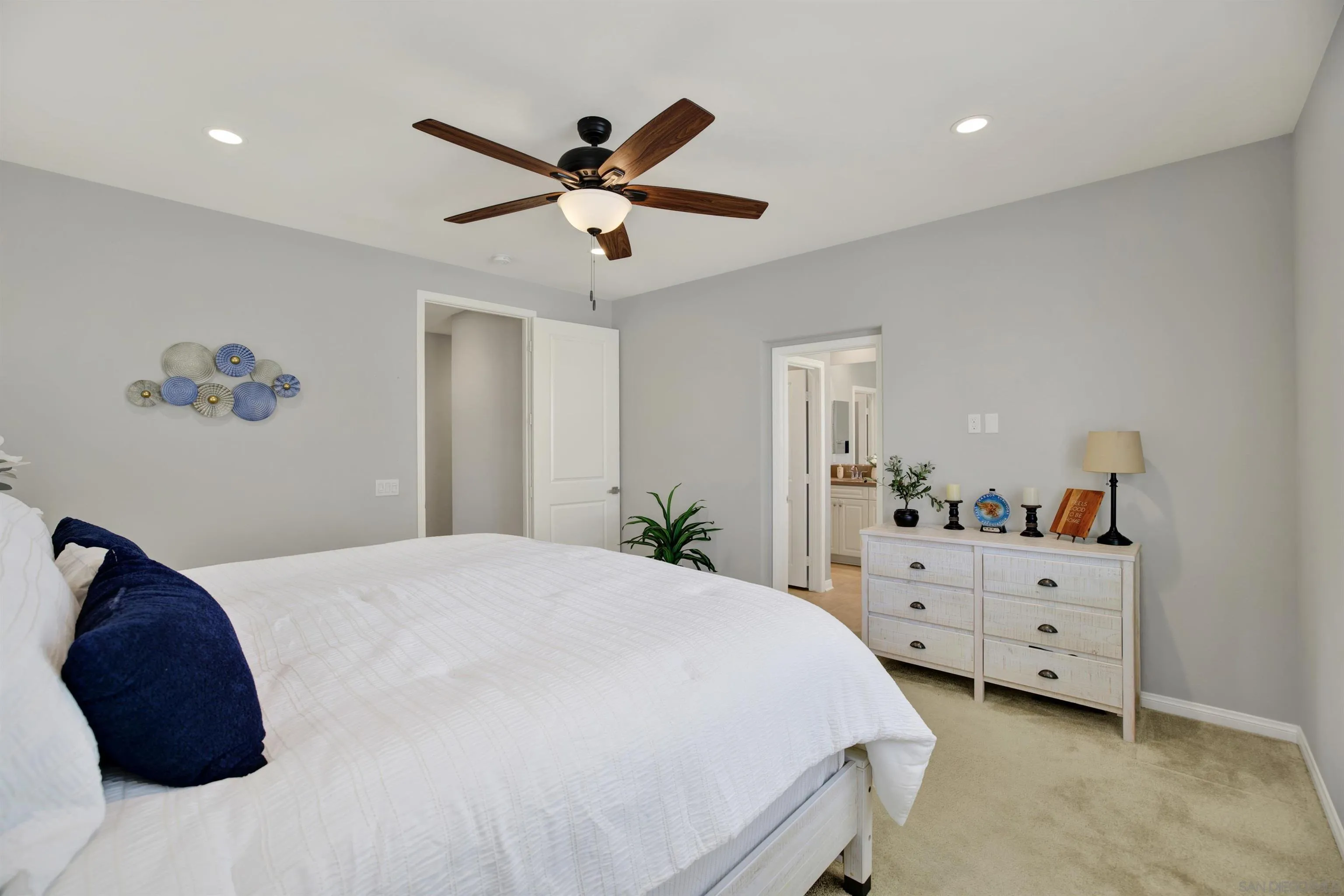 https://cdn.realtyfeed.com/cdn/127/260010650/b6793151113c116d412f5c49d8c9ef94.webp