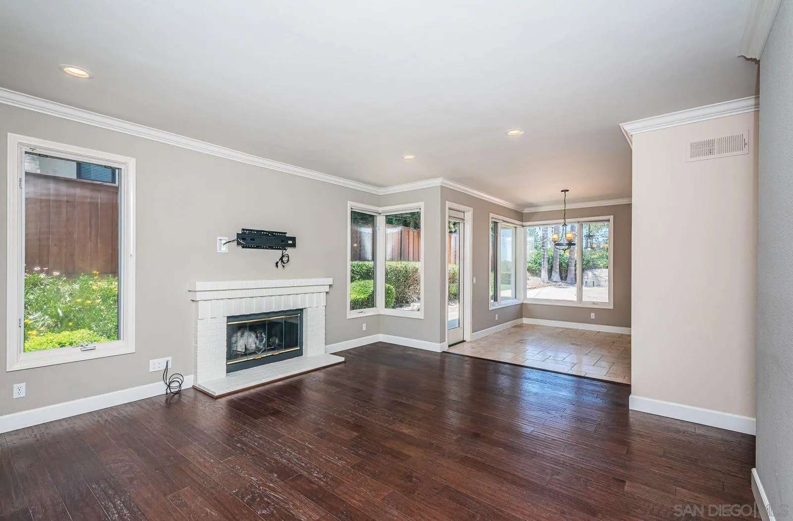 https://cdn.realtyfeed.com/cdn/127/260010652/12019c6be234cd37a1d8c994d04c3bcd.webp