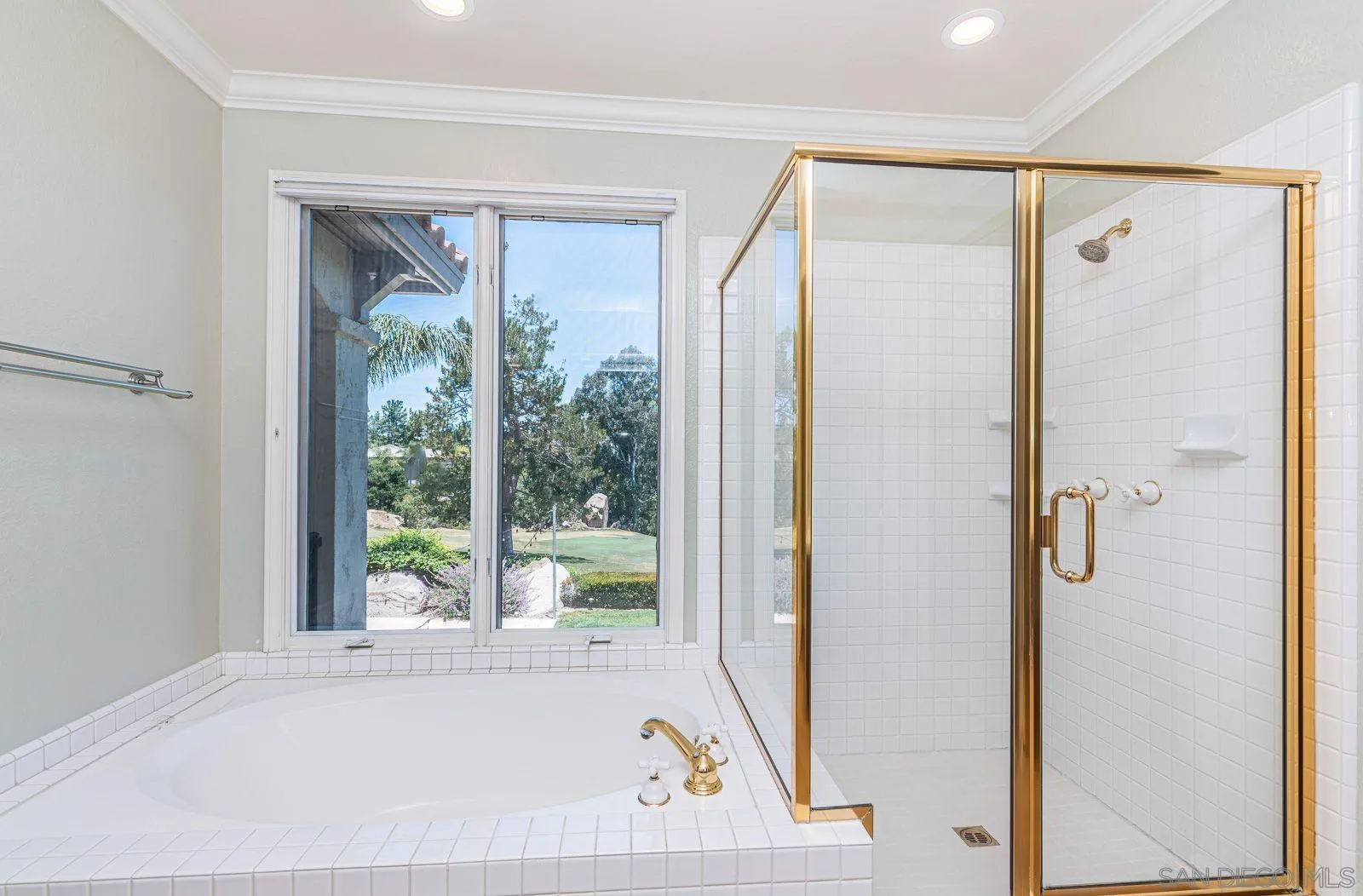https://cdn.realtyfeed.com/cdn/127/260010652/1cc822ef3216bd74150d11b7a59dfd1f.webp