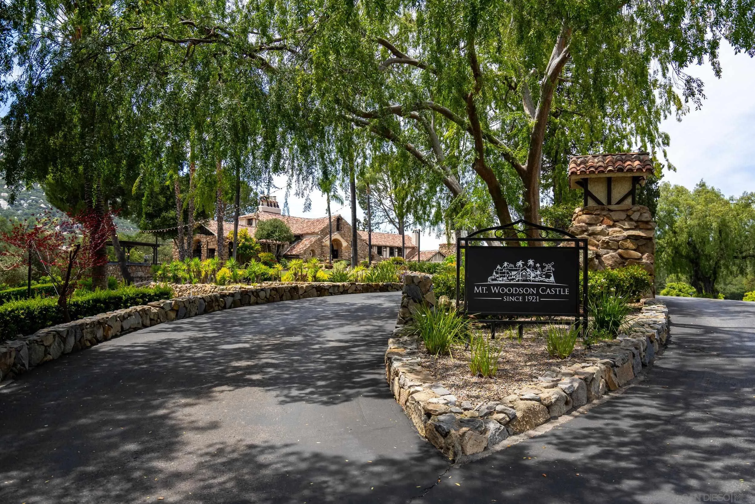 https://cdn.realtyfeed.com/cdn/127/260010652/8792a66a2342816d0906417f3965a5b3.webp
