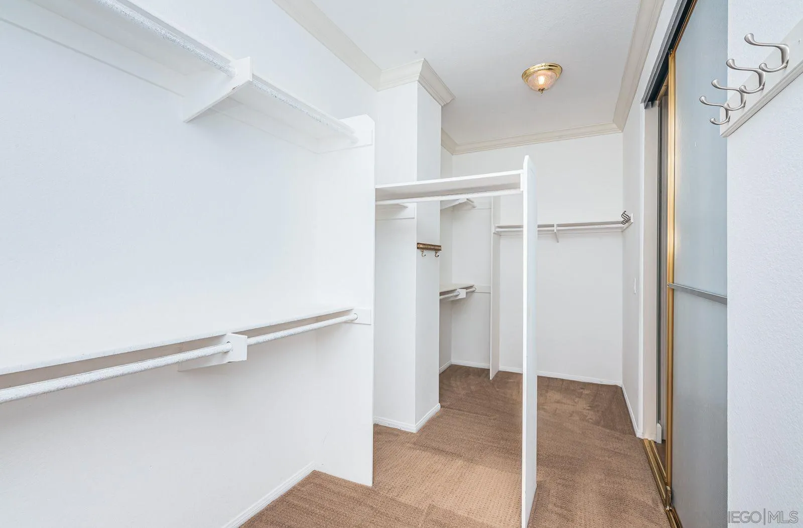 https://cdn.realtyfeed.com/cdn/127/260010652/c8077f337419be4a4b9525a89074e74b.webp