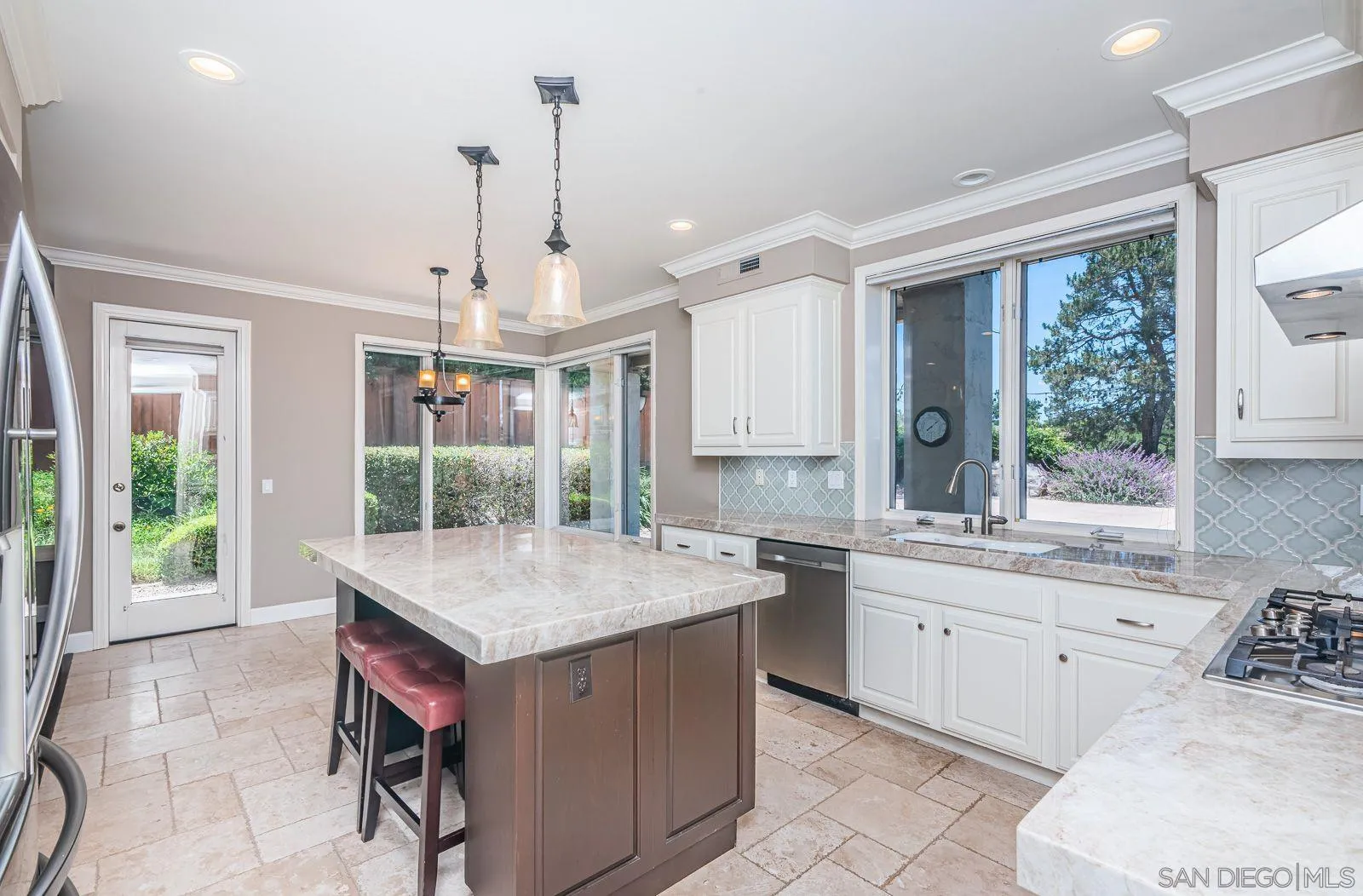https://cdn.realtyfeed.com/cdn/127/260010652/defbdb49004038e9db29e214c3359006.webp