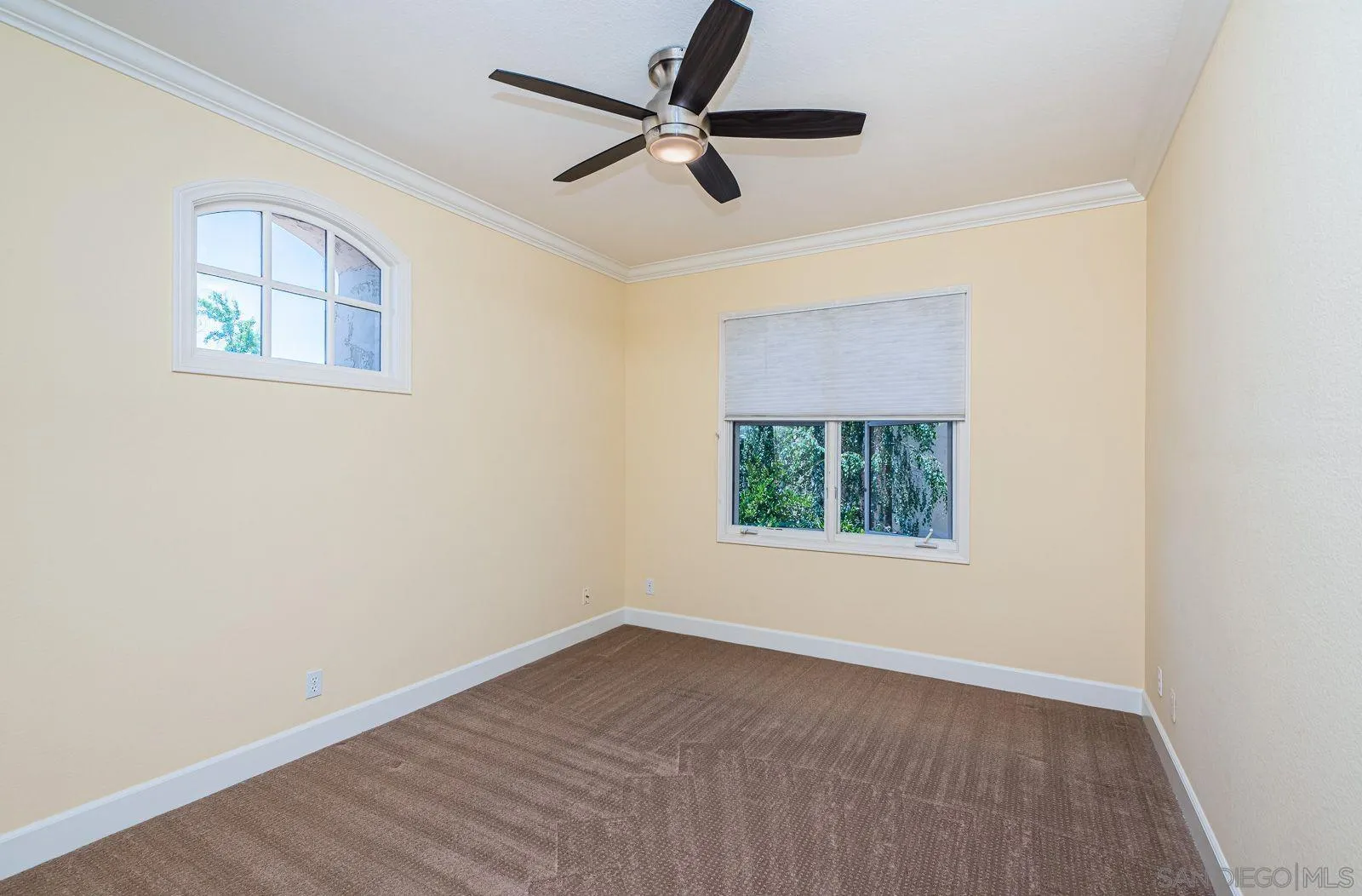 https://cdn.realtyfeed.com/cdn/127/260010652/ffd38ee99633efa684ca55bd5f963ebf.webp