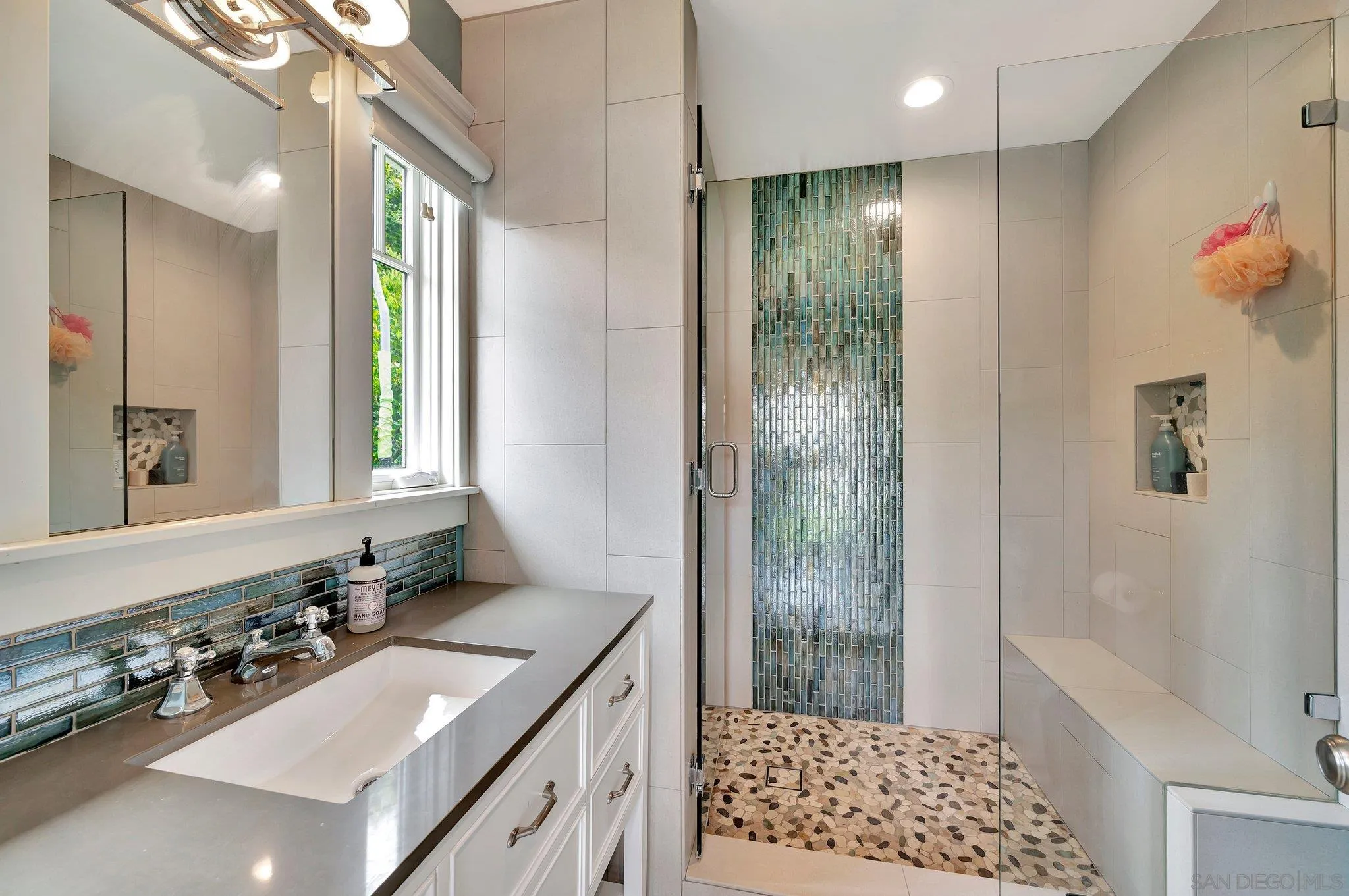 https://cdn.realtyfeed.com/cdn/127/260010656/21f00431afab4f66138ab85fecea2439.webp