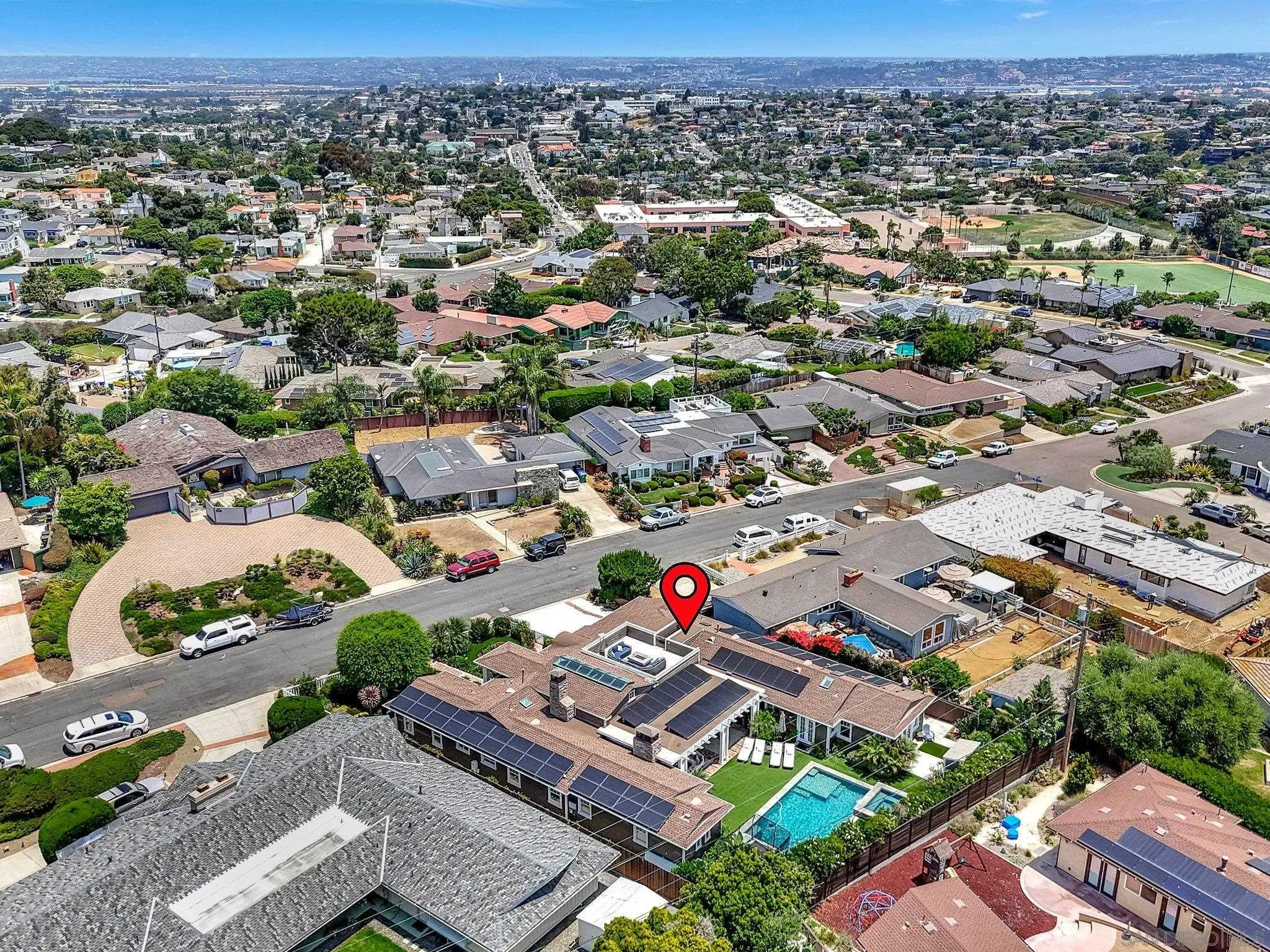 https://cdn.realtyfeed.com/cdn/127/260010656/35ed0e3c4ce2be47eac3b1d26a739056.webp