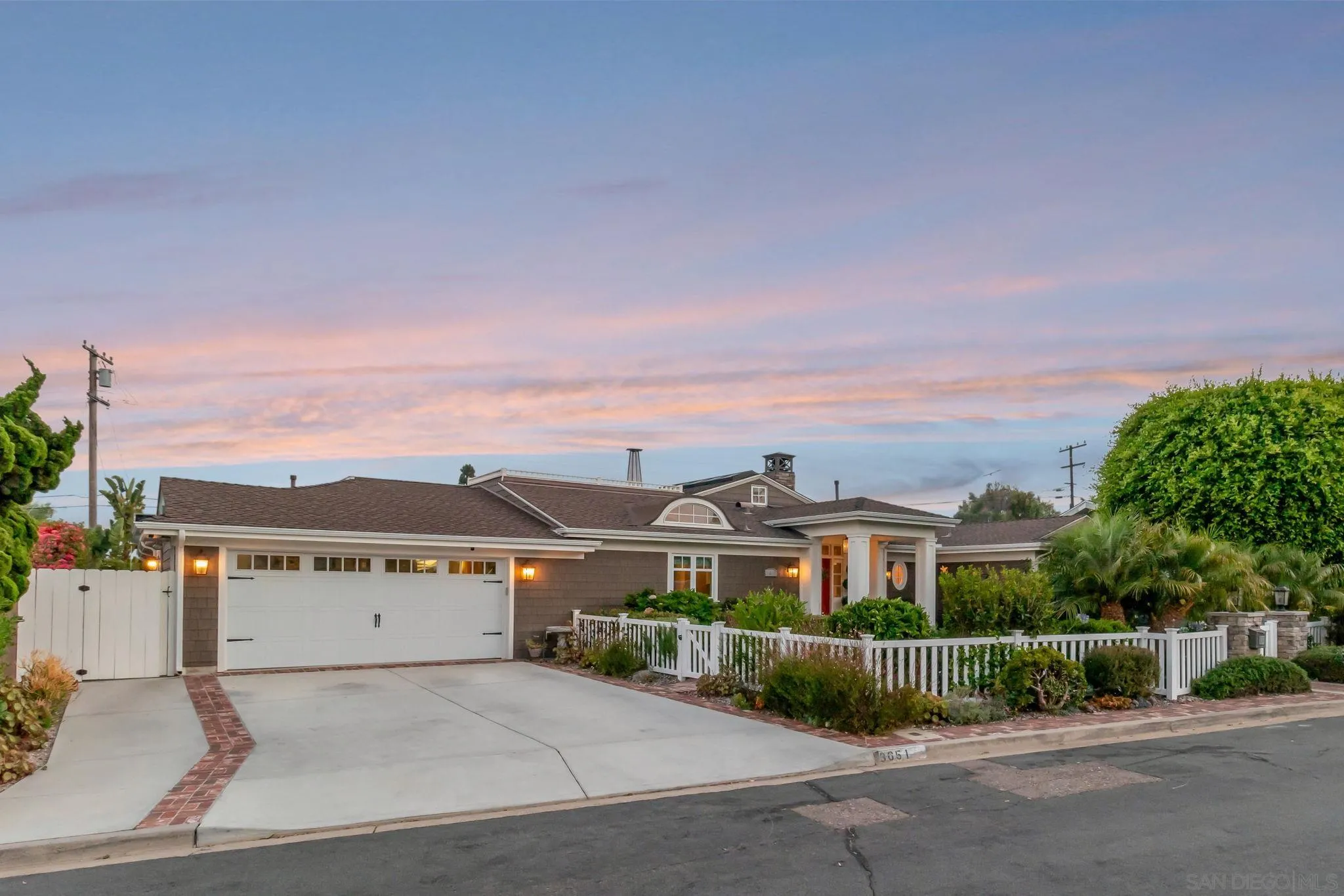 https://cdn.realtyfeed.com/cdn/127/260010656/4d1f21b762f1a97b724e883355c299ca.webp