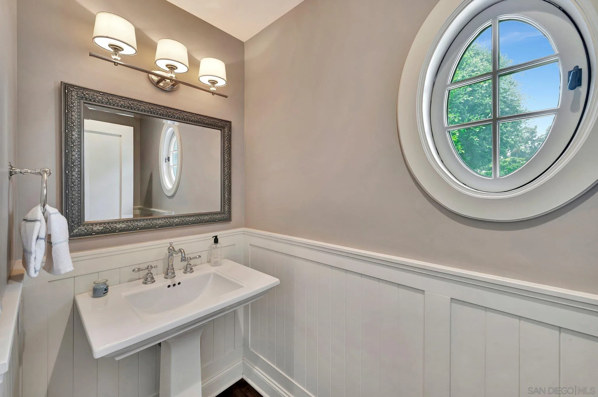 https://cdn.realtyfeed.com/cdn/127/260010656/bb383bb1253d6572bfe7ff87d23f11f8.webp