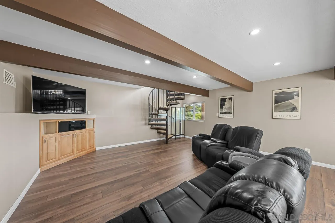 https://cdn.realtyfeed.com/cdn/127/260010658/81f9914f905a01136811ed970628623f.webp