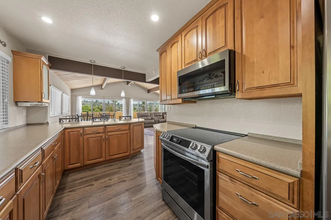 https://cdn.realtyfeed.com/cdn/127/260010658/b1294af5aa12f7804e015772496cff40.webp