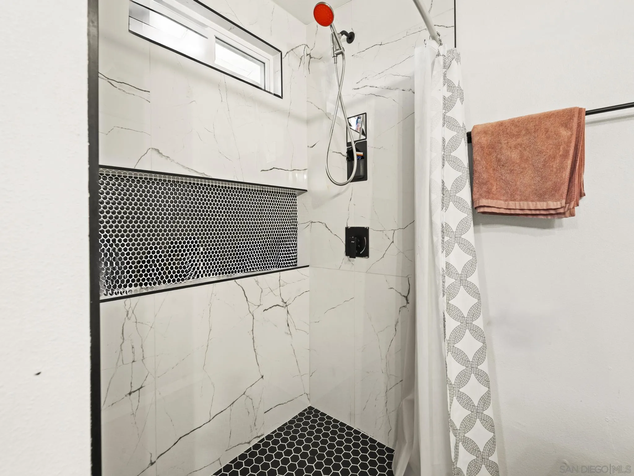 https://cdn.realtyfeed.com/cdn/127/260010662/8f51f3e1cc07da0d2883f77f6a54493b.webp