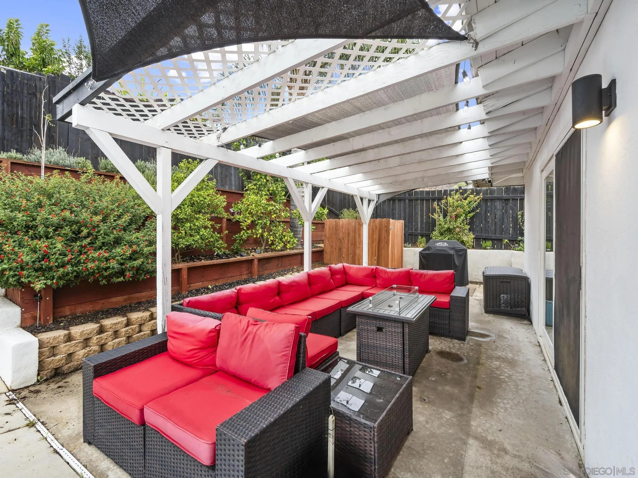 https://cdn.realtyfeed.com/cdn/127/260010662/d227eea70f5fde5745661abe8ec194f1.webp