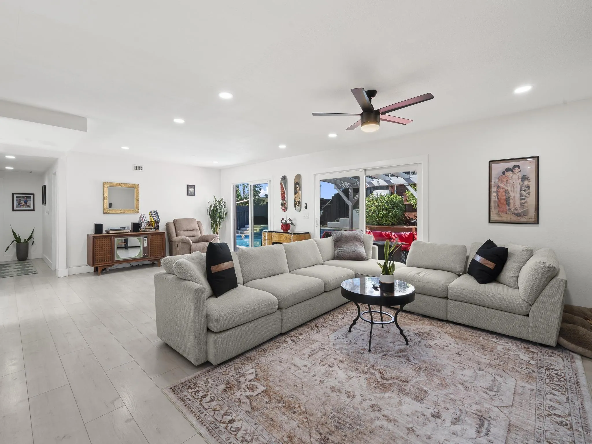 https://cdn.realtyfeed.com/cdn/127/260010662/f954f30b5bec3d0672944710ee979c80.webp