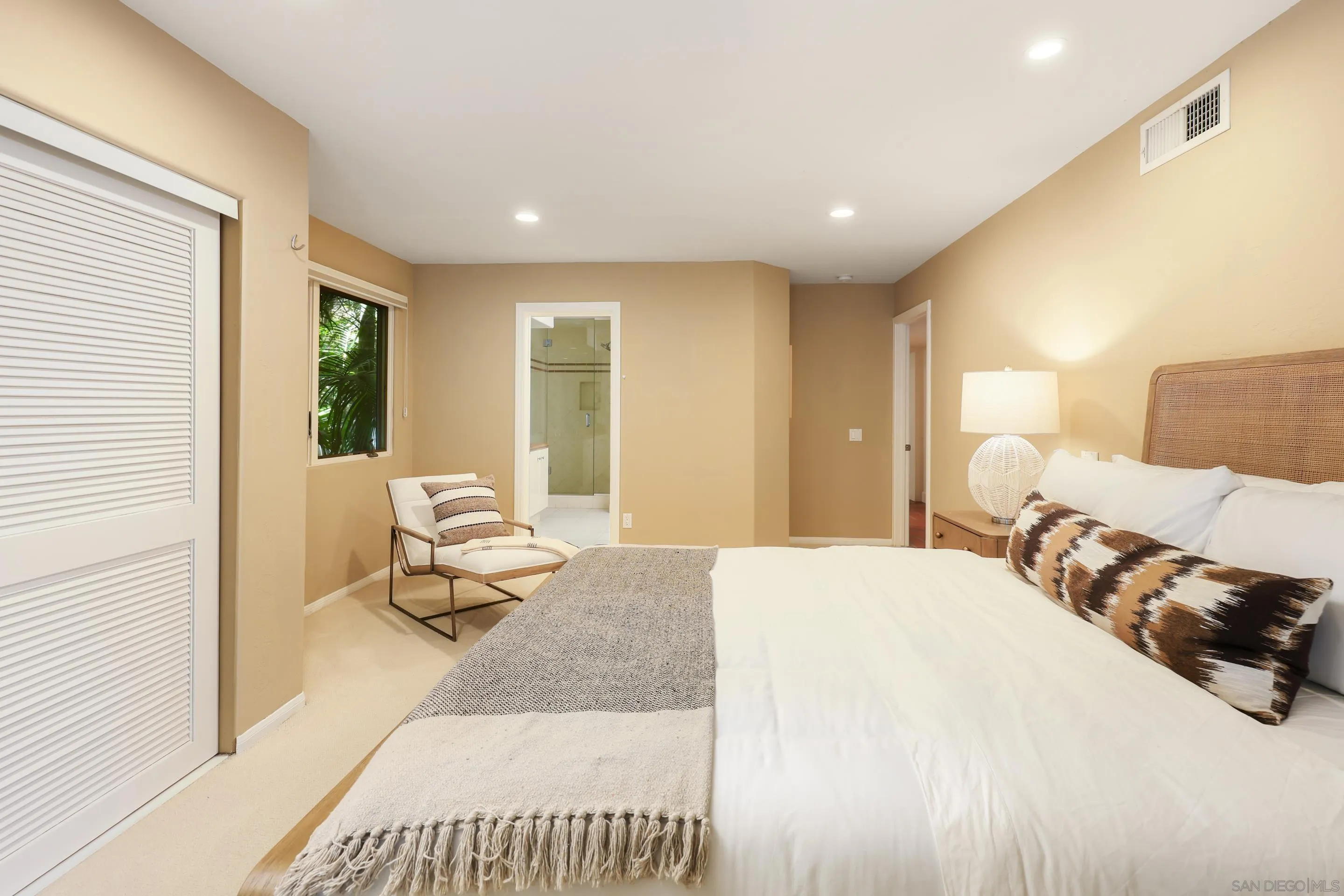 https://cdn.realtyfeed.com/cdn/127/260010673/15bbd5e53e42844b70855d05345971c6.webp