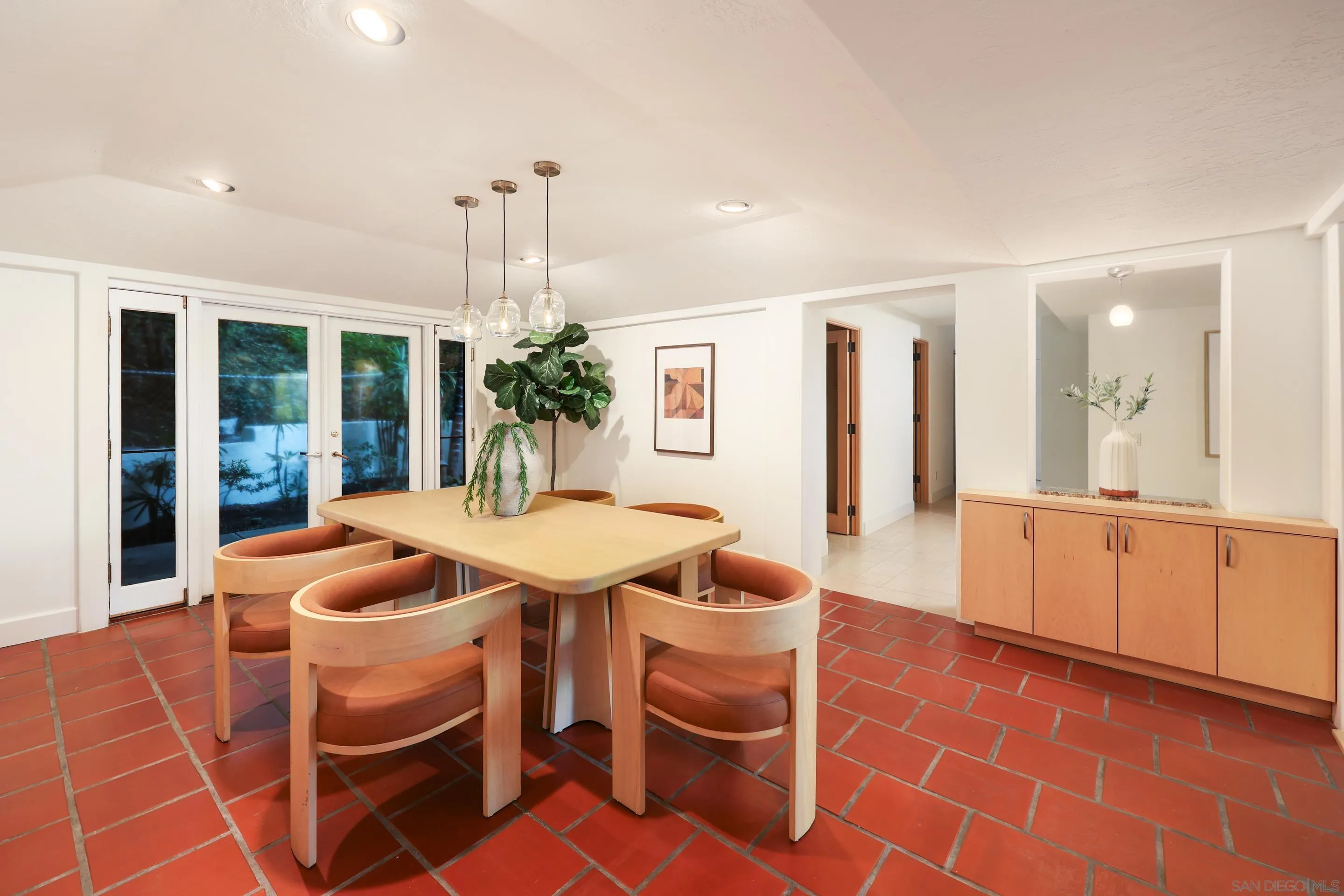 https://cdn.realtyfeed.com/cdn/127/260010673/1d353efa4e1795eb93908f3444d1e7af.webp
