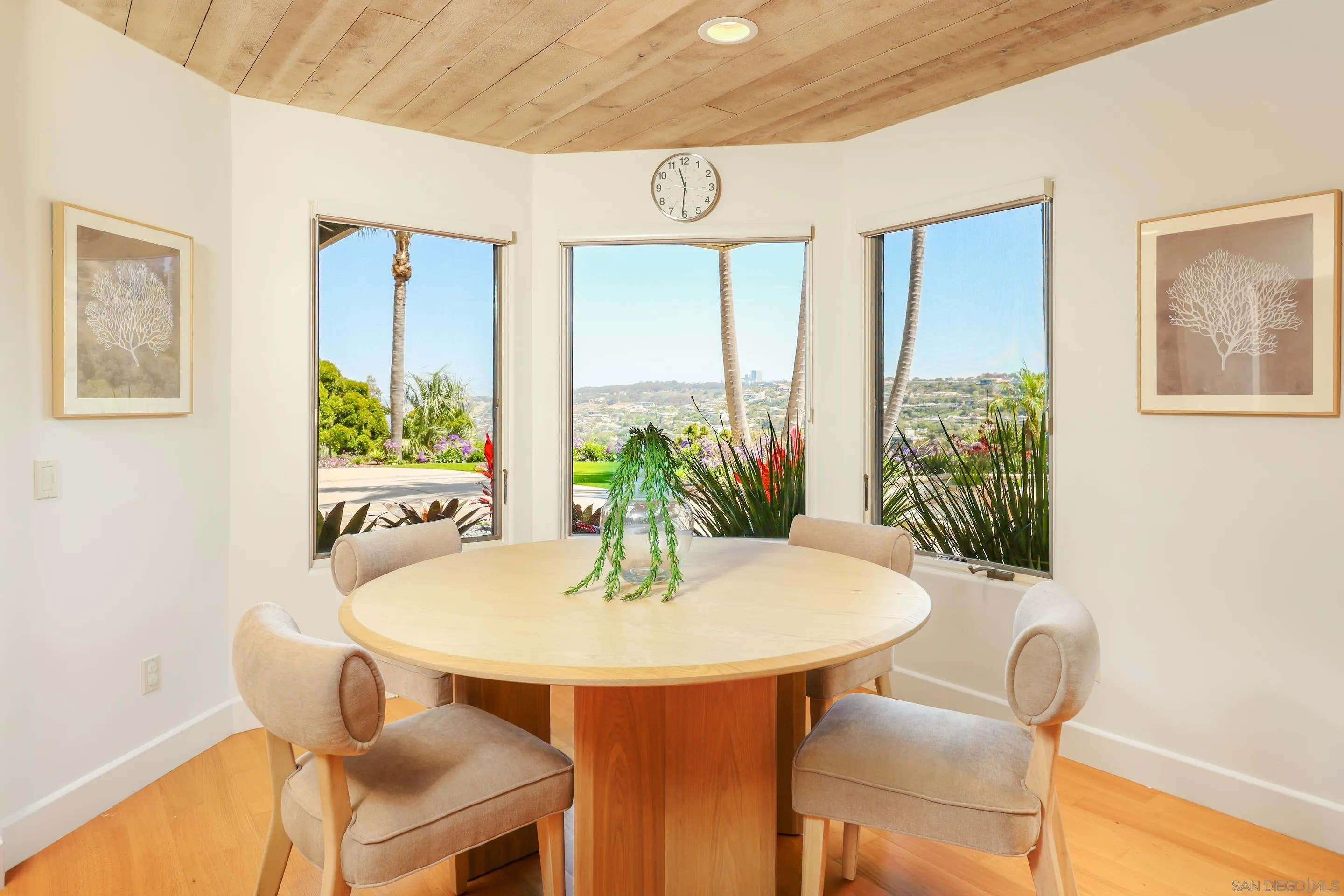 https://cdn.realtyfeed.com/cdn/127/260010673/43bd9d2410b15cbda7af3d515041ebfd.webp