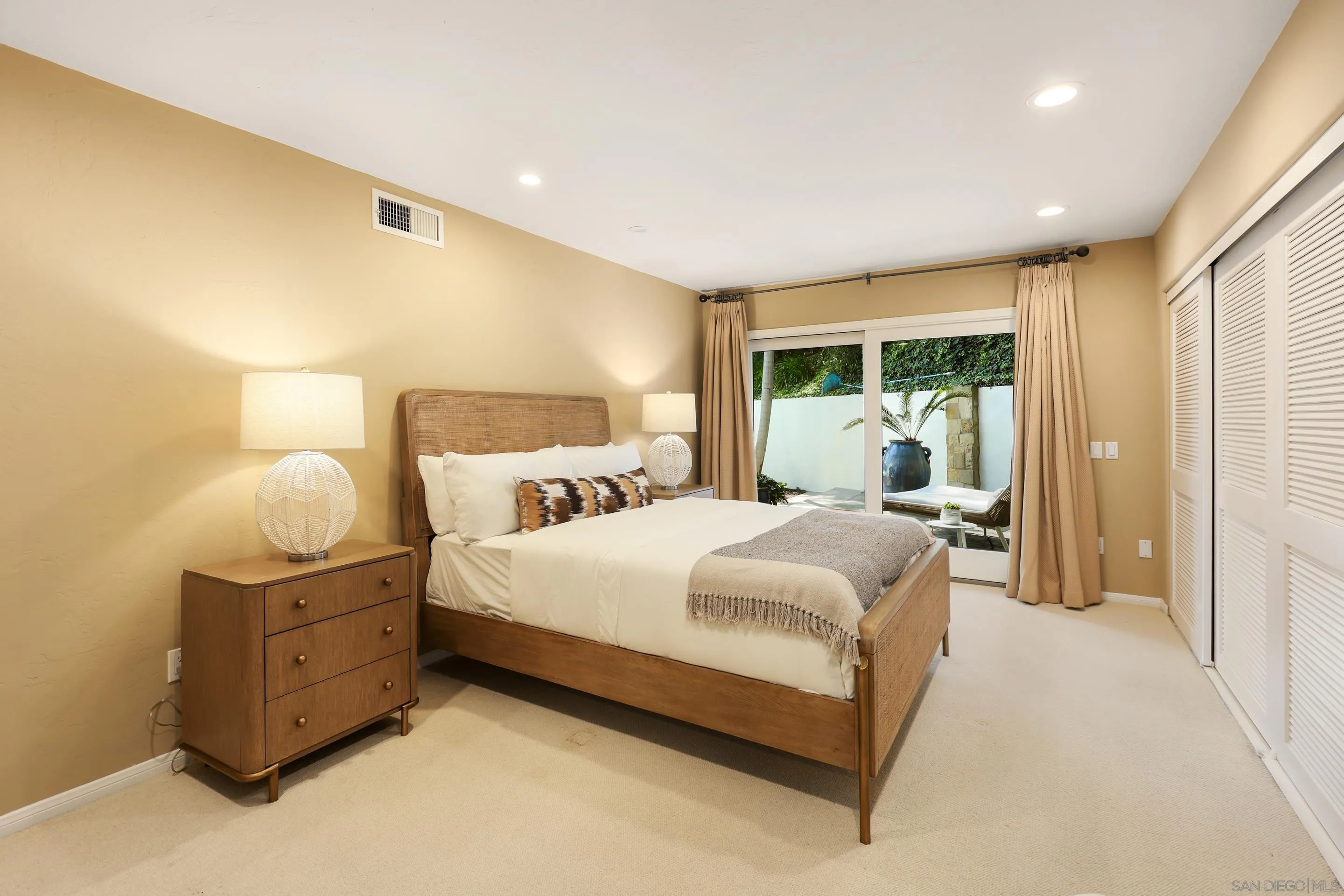 https://cdn.realtyfeed.com/cdn/127/260010673/462265ebcfeb9ac2c39d4d4ac9f71552.webp