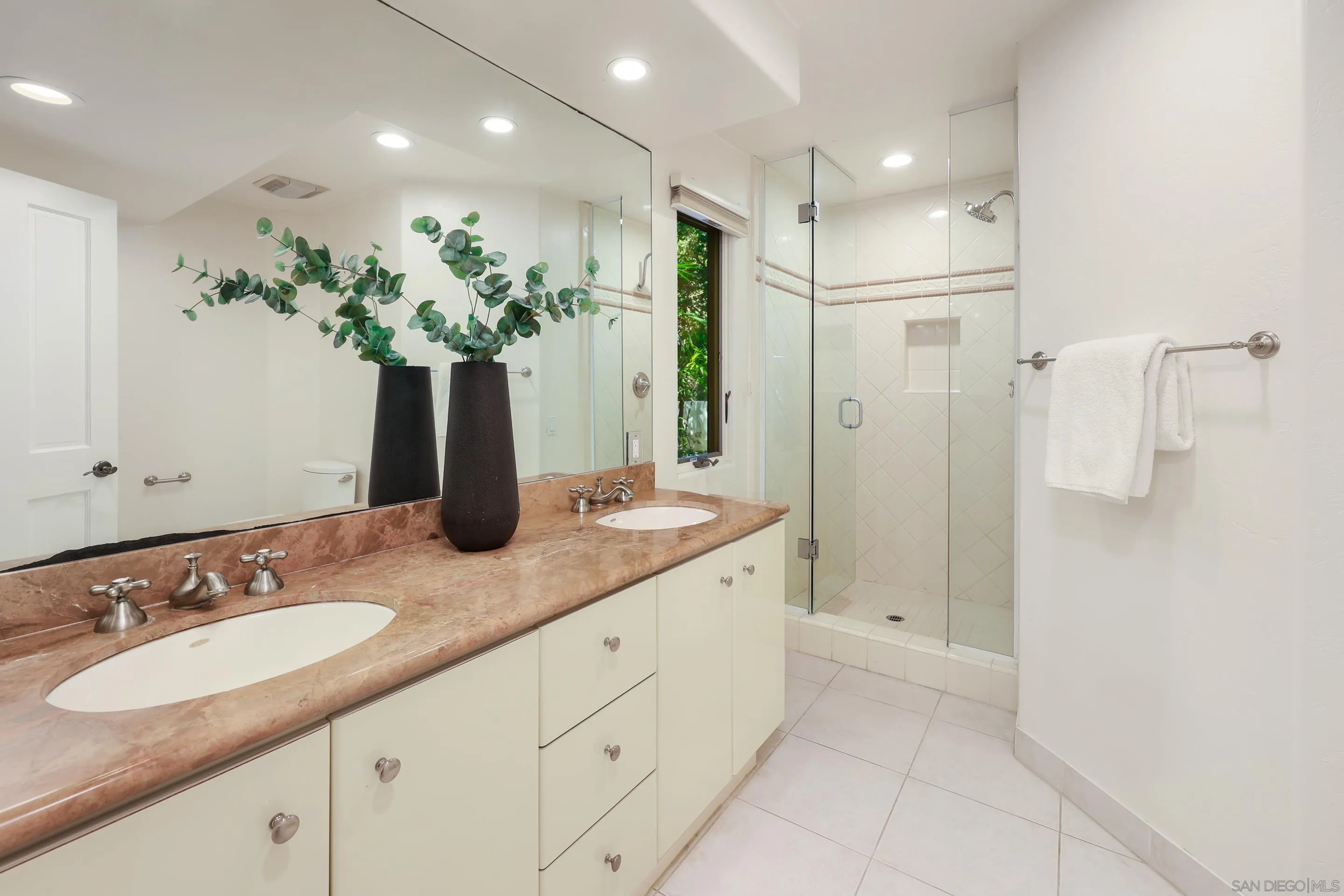 https://cdn.realtyfeed.com/cdn/127/260010673/6dfe75e791c2f2e8a82c42313296f50a.webp