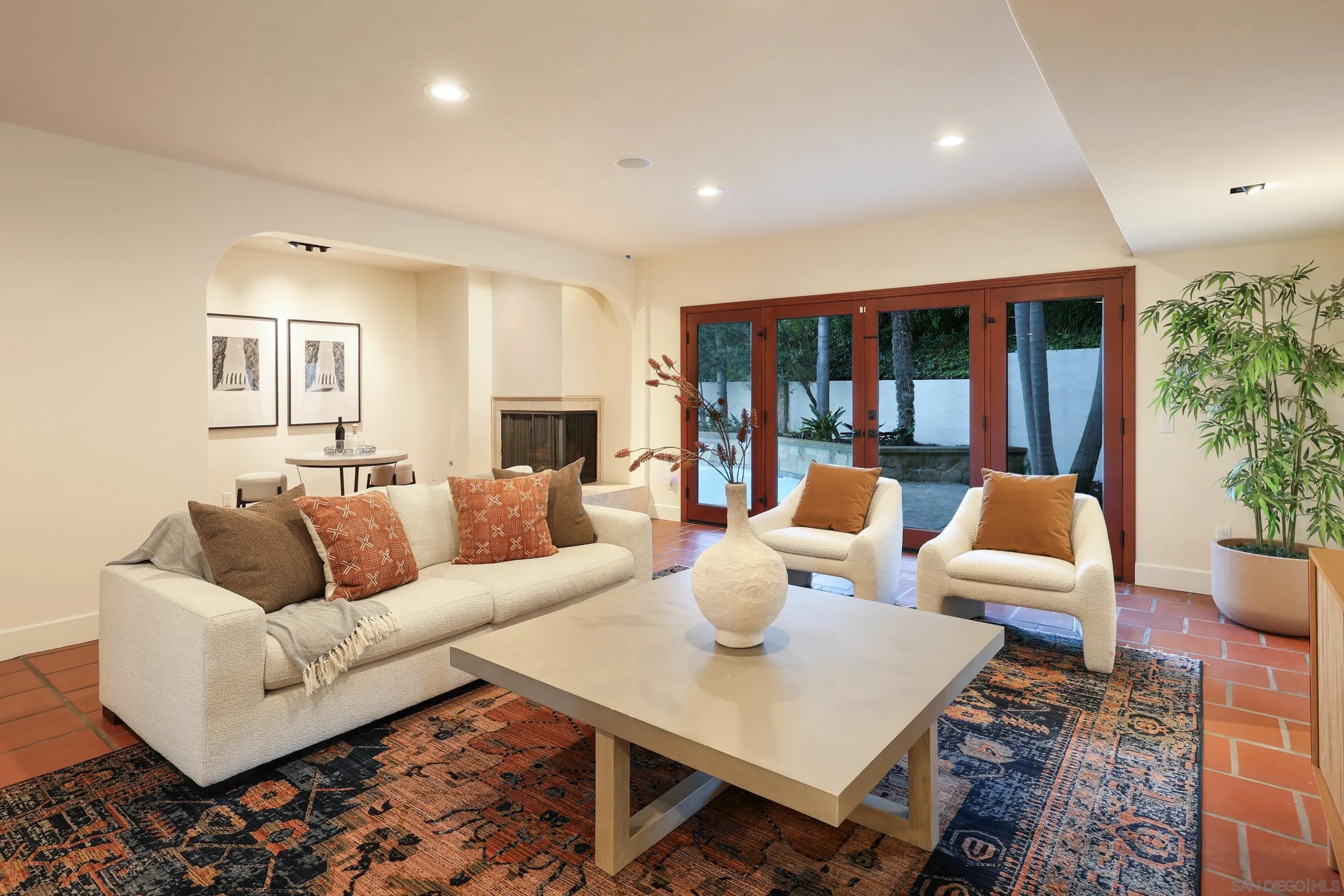 https://cdn.realtyfeed.com/cdn/127/260010673/6e0a16276c51f457fe1d0b95ea0ba0a9.webp