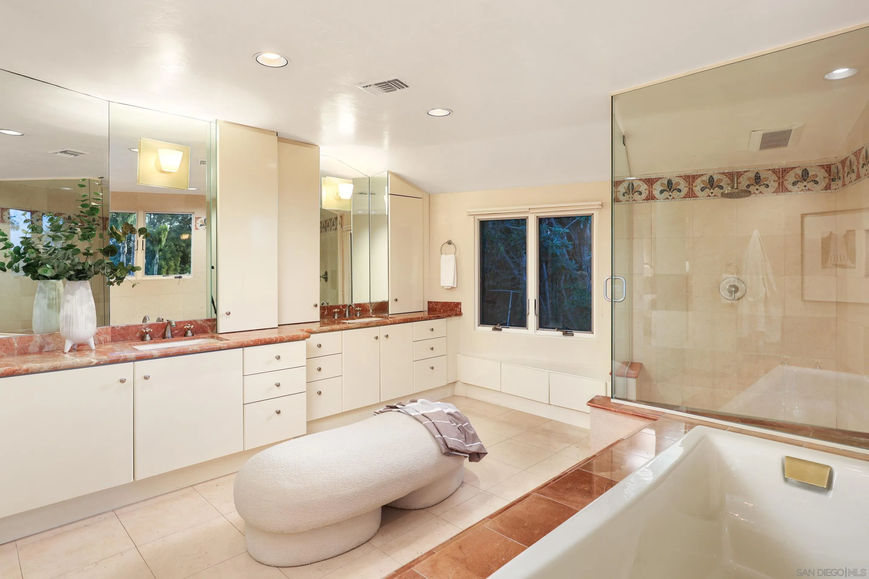 https://cdn.realtyfeed.com/cdn/127/260010673/aa09e2cc97b73541da0e9b1490d5edf6.webp