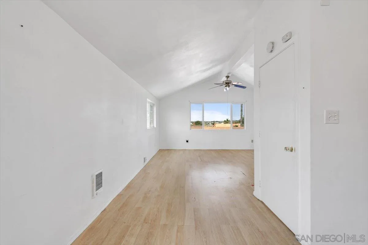 https://cdn.realtyfeed.com/cdn/127/260010675/b44916ebf8cc70c2d591f26dc4e7d64c.webp