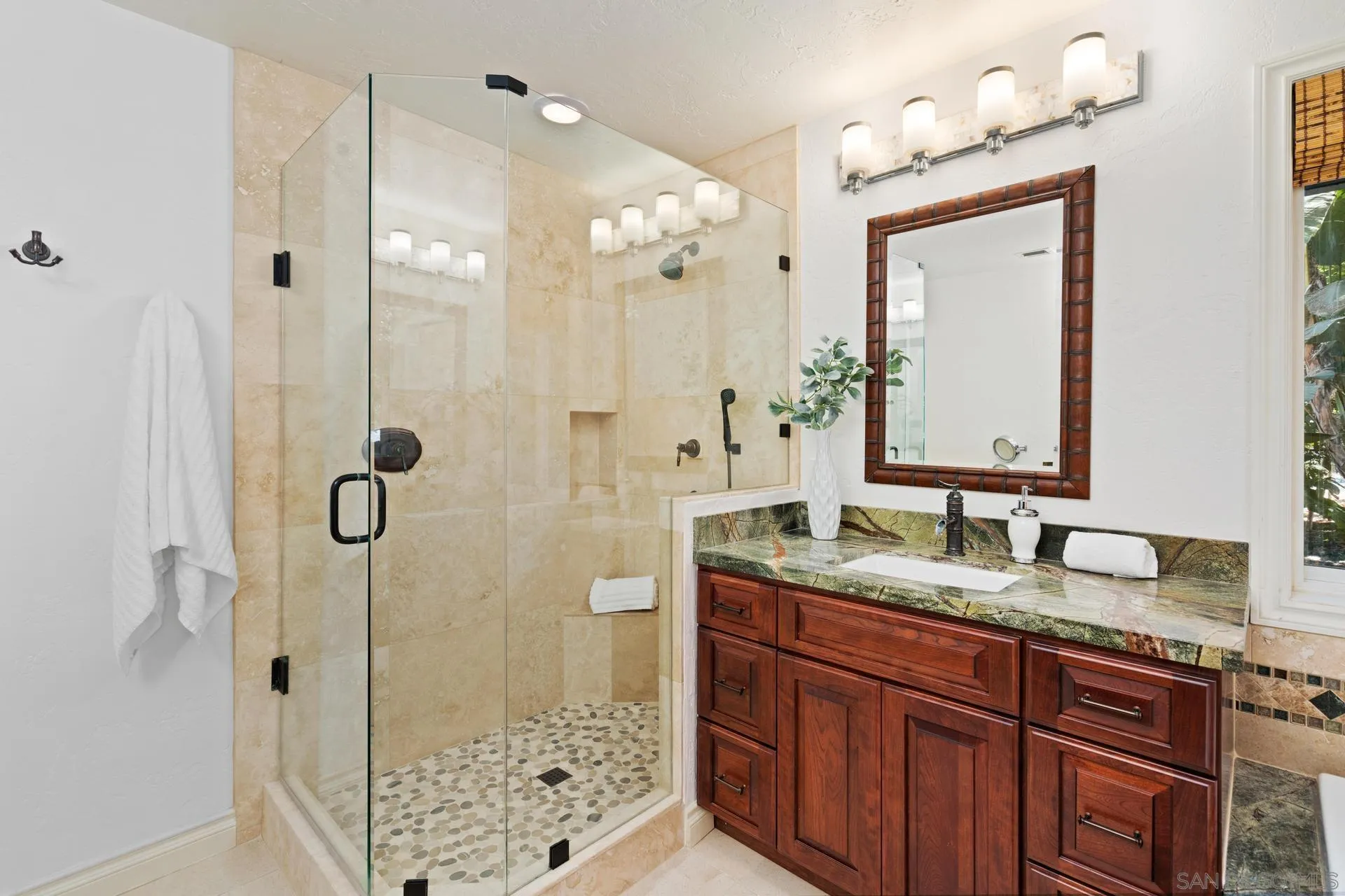 https://cdn.realtyfeed.com/cdn/127/260010677/138c41600fc1305043df44cb6677205a.webp