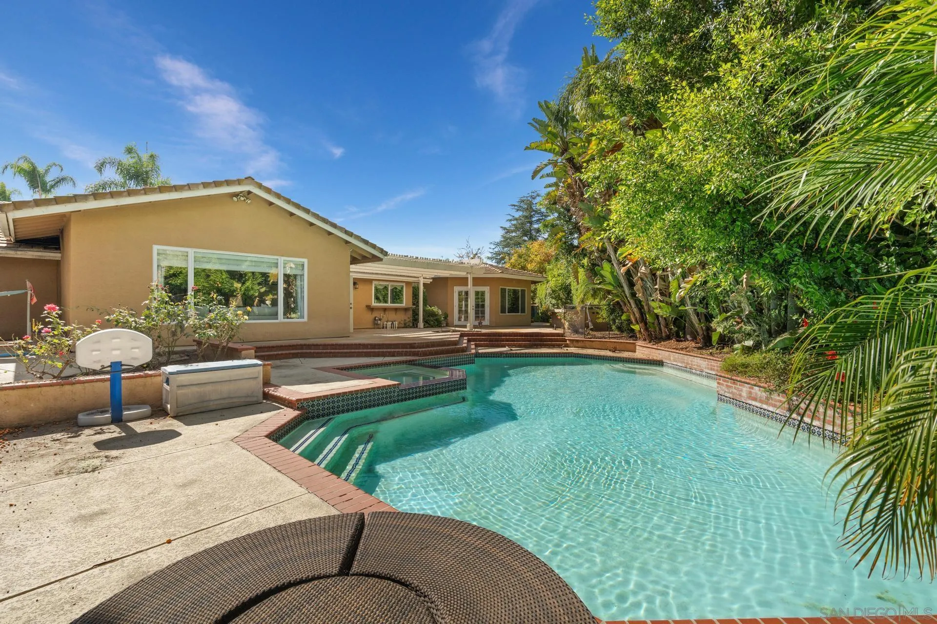 https://cdn.realtyfeed.com/cdn/127/260010677/14b3a116fe83517ad37c8121df9b87ee.webp