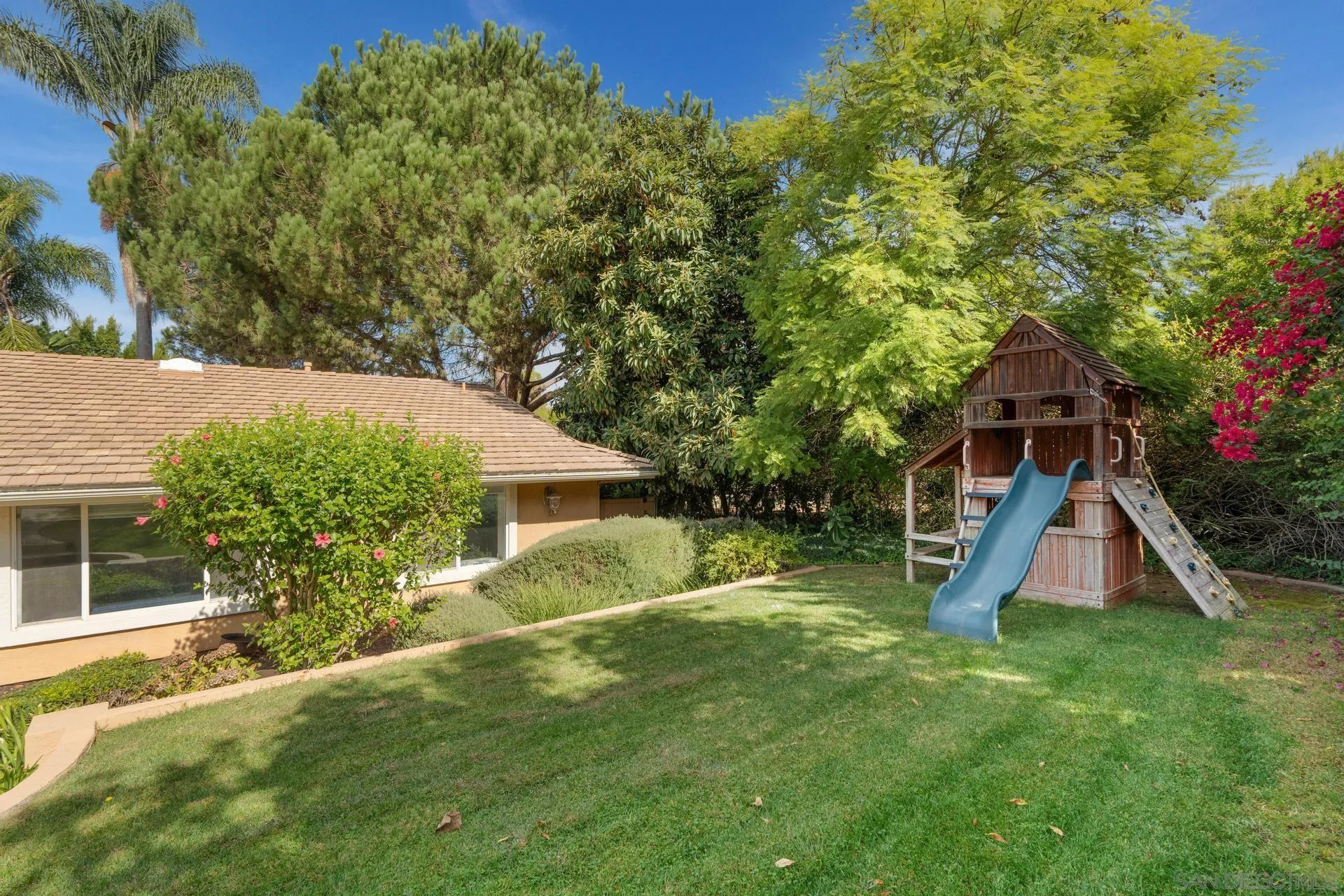 https://cdn.realtyfeed.com/cdn/127/260010677/30551d907a7d8a408a0eaead121dc44c.webp