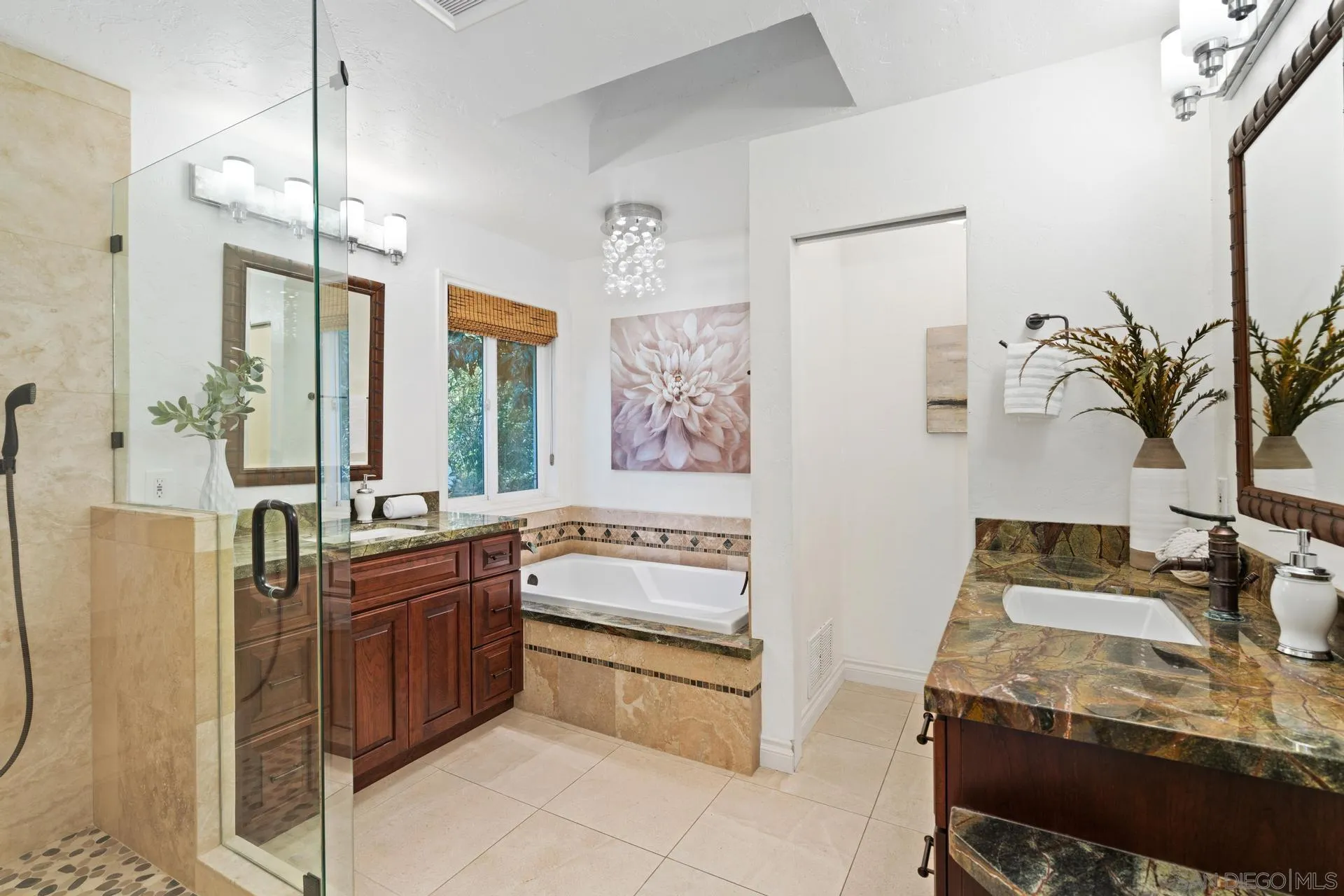 https://cdn.realtyfeed.com/cdn/127/260010677/7eb14759a5f83fffbebc006dc4b2c3a5.webp