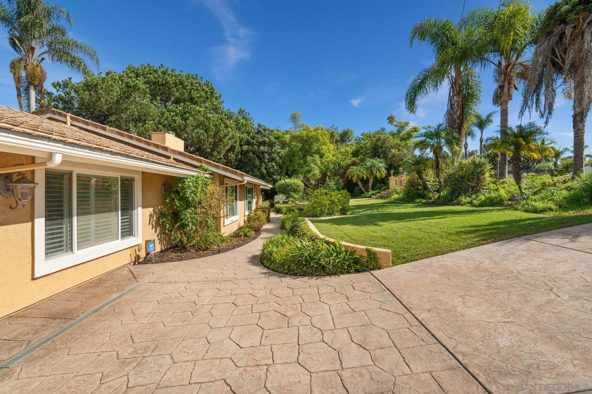 https://cdn.realtyfeed.com/cdn/127/260010677/84c5d46058247f1873ea516e5394a935.webp