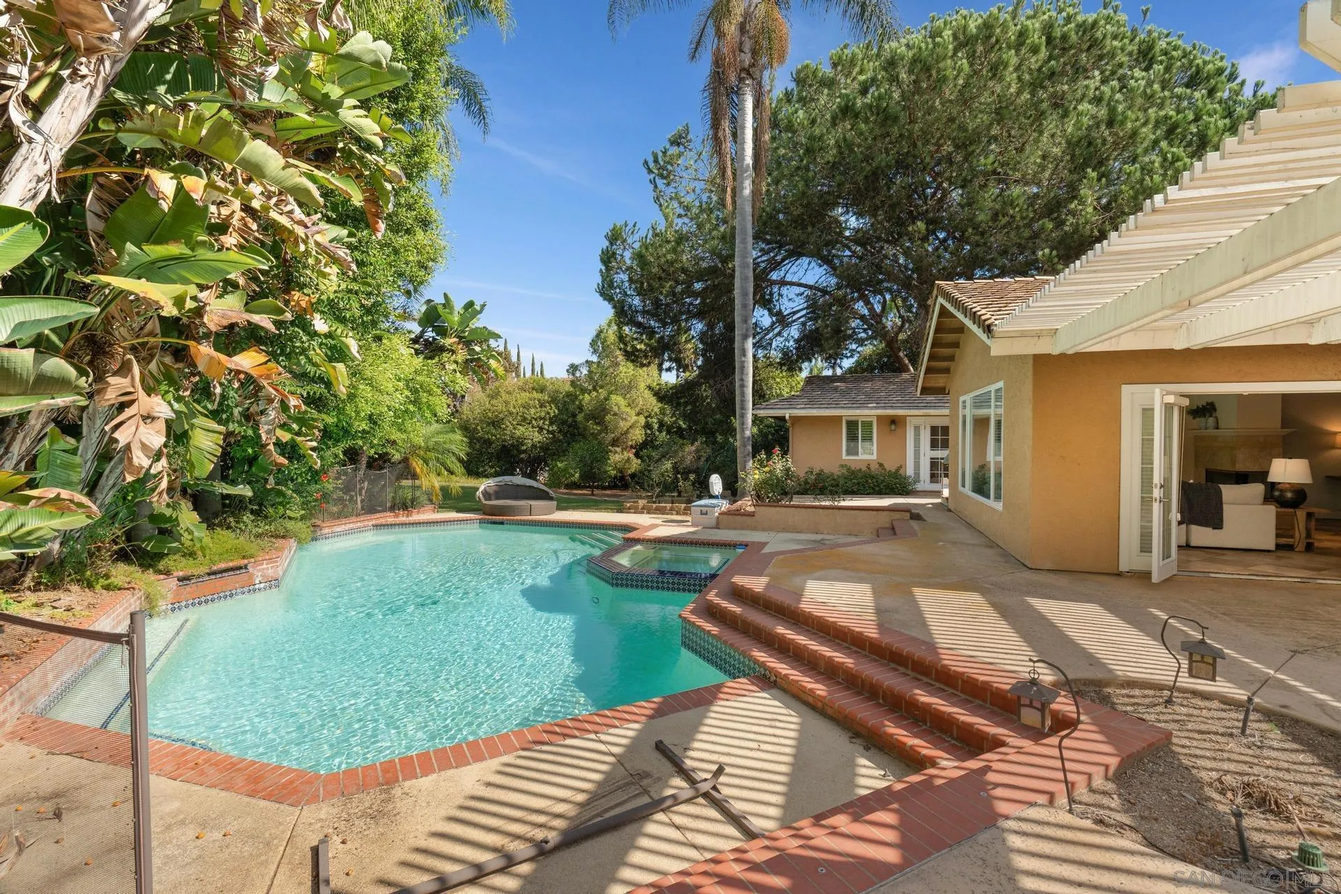 https://cdn.realtyfeed.com/cdn/127/260010677/883dd73646bcf10090929797b5f2d7d3.webp