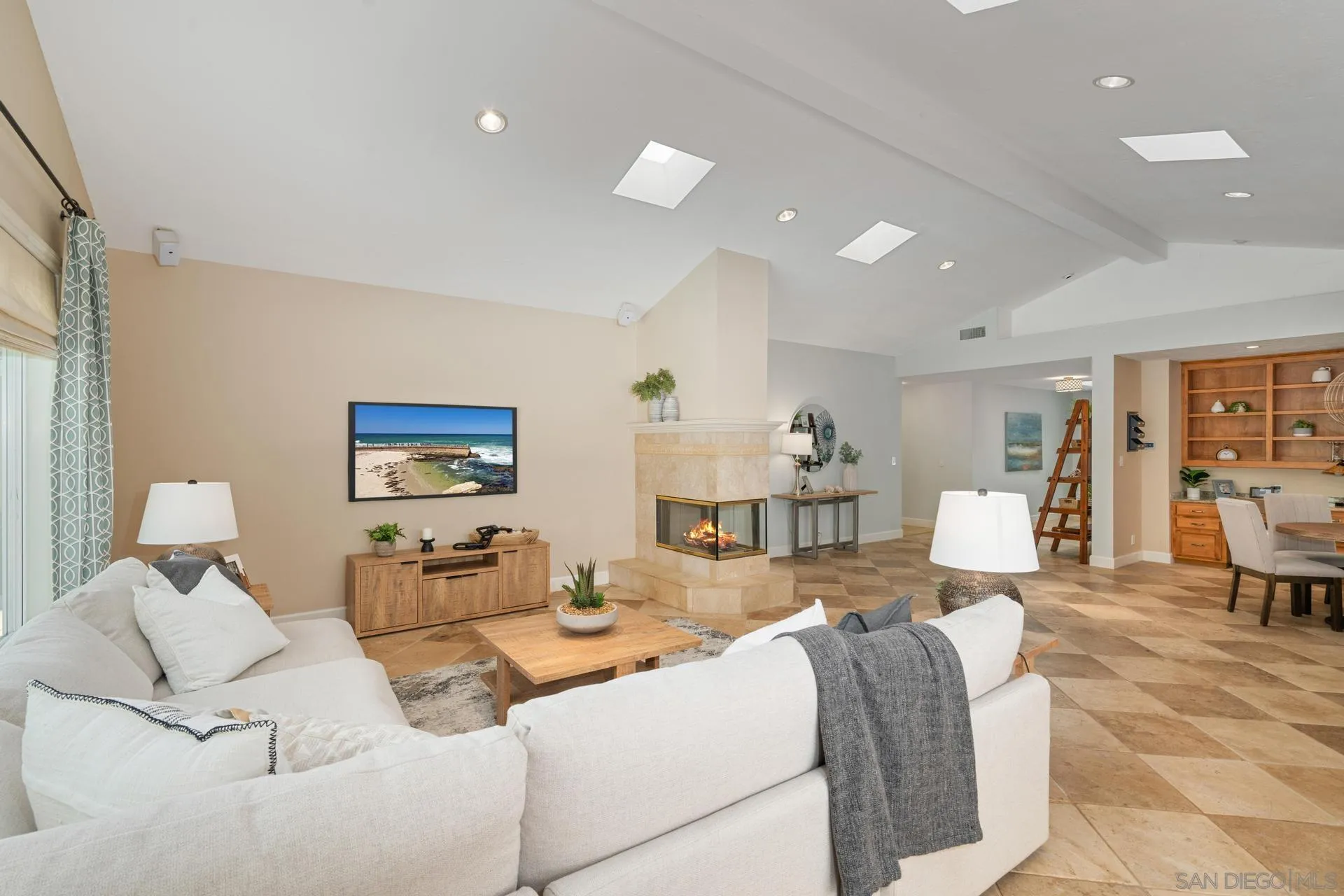 https://cdn.realtyfeed.com/cdn/127/260010677/aaabdc4df366ee739acc9ddc46f4d753.webp