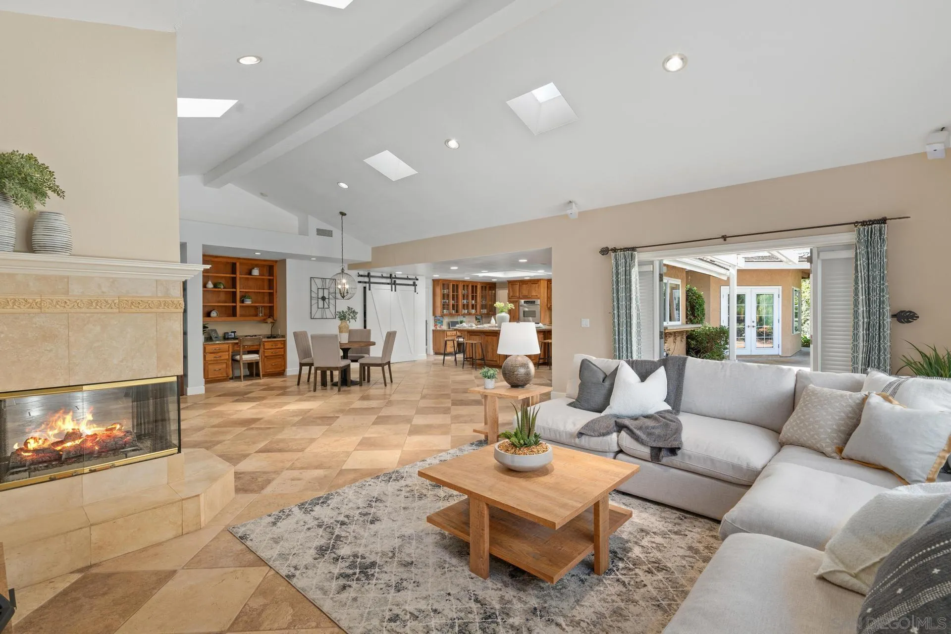 https://cdn.realtyfeed.com/cdn/127/260010677/ac96fe7c7b9ea10387b451c3970dce8d.webp