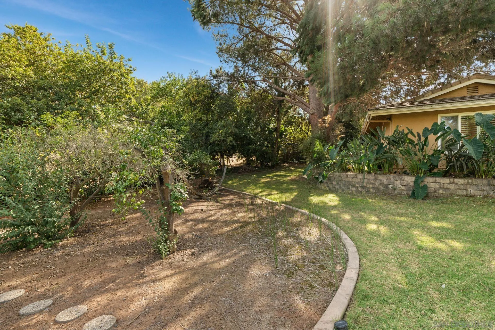 https://cdn.realtyfeed.com/cdn/127/260010677/bbf0f164ae78c6b8bd00532879eb8ff2.webp
