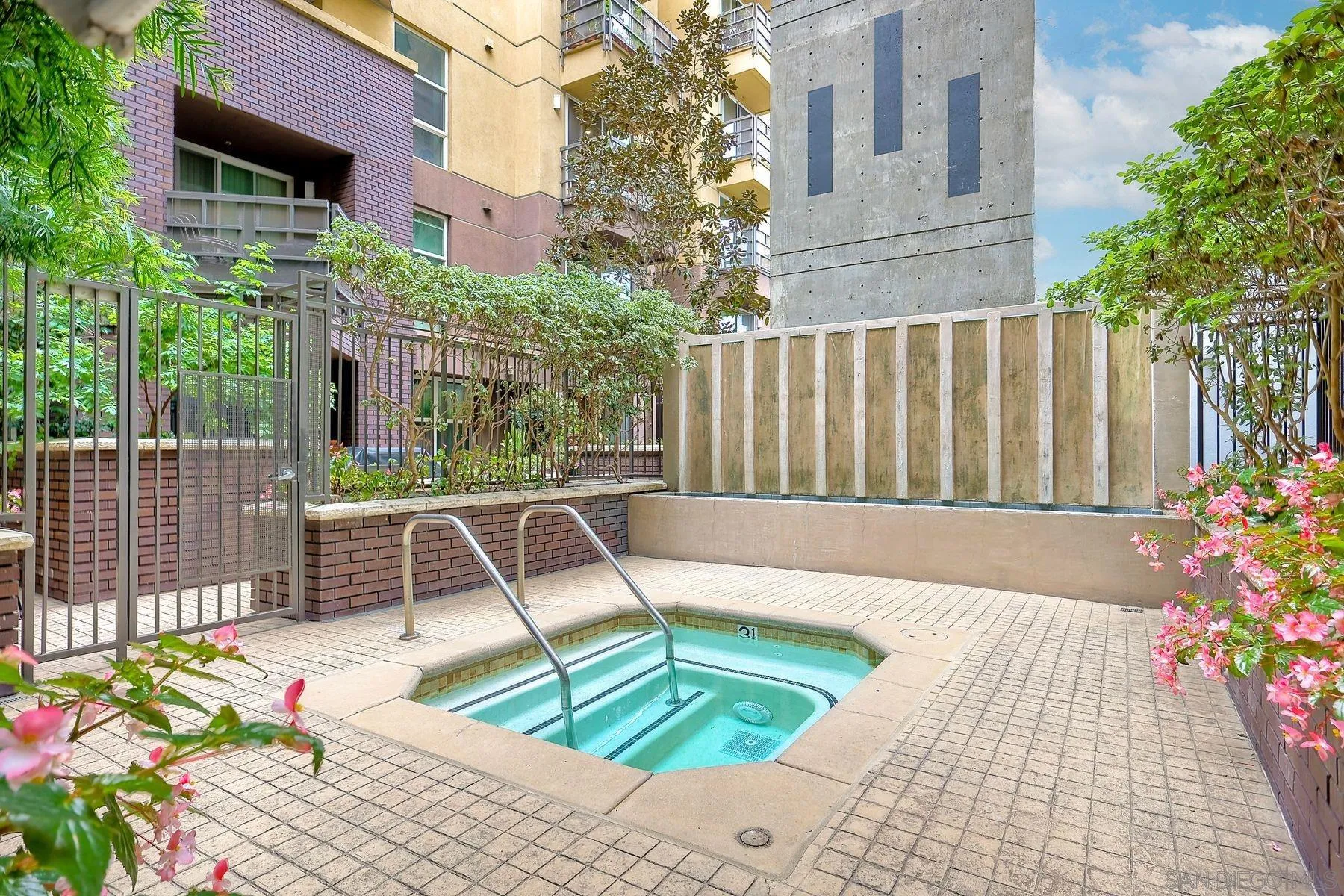 https://cdn.realtyfeed.com/cdn/127/260010680/4c1f77cc2884b19acc58ff27eba4777a.webp