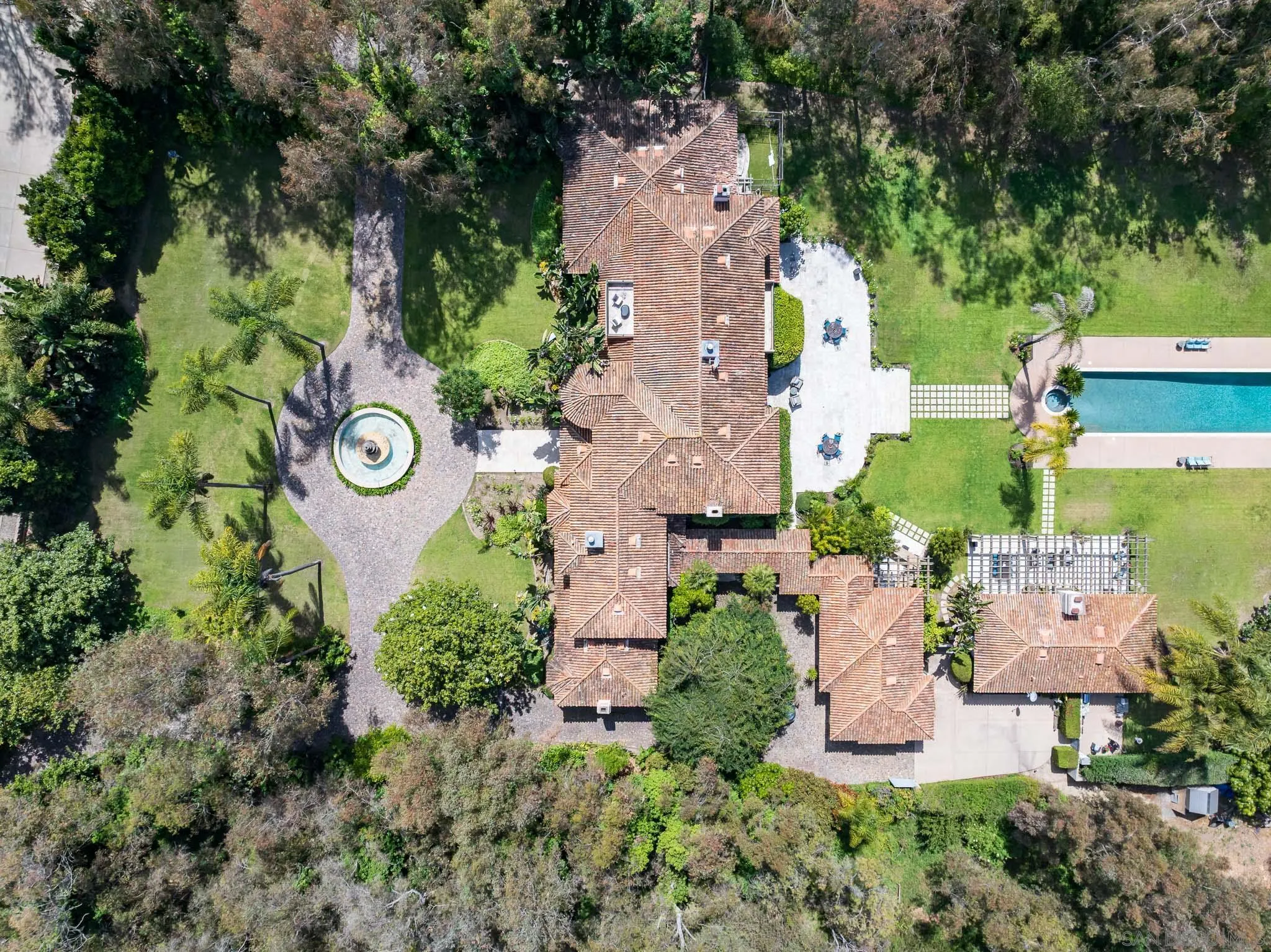 https://cdn.realtyfeed.com/cdn/127/260010695/7cef426be4e1fee9c96aa7cf83a005ae.webp