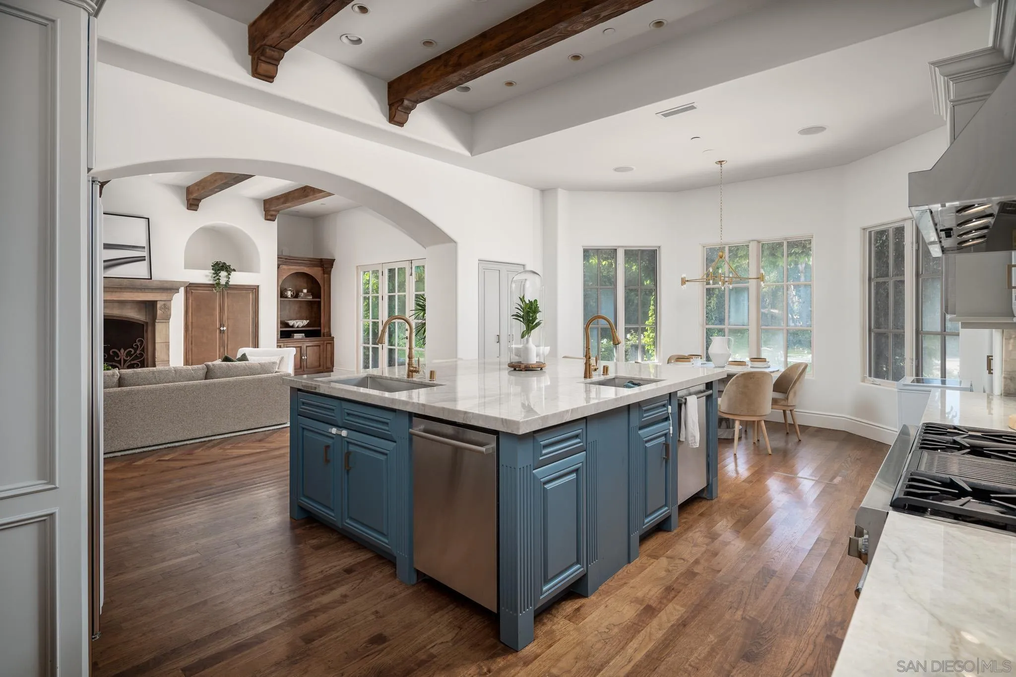https://cdn.realtyfeed.com/cdn/127/260010695/c28f84c58a5cdd085eb151b0360f468f.webp