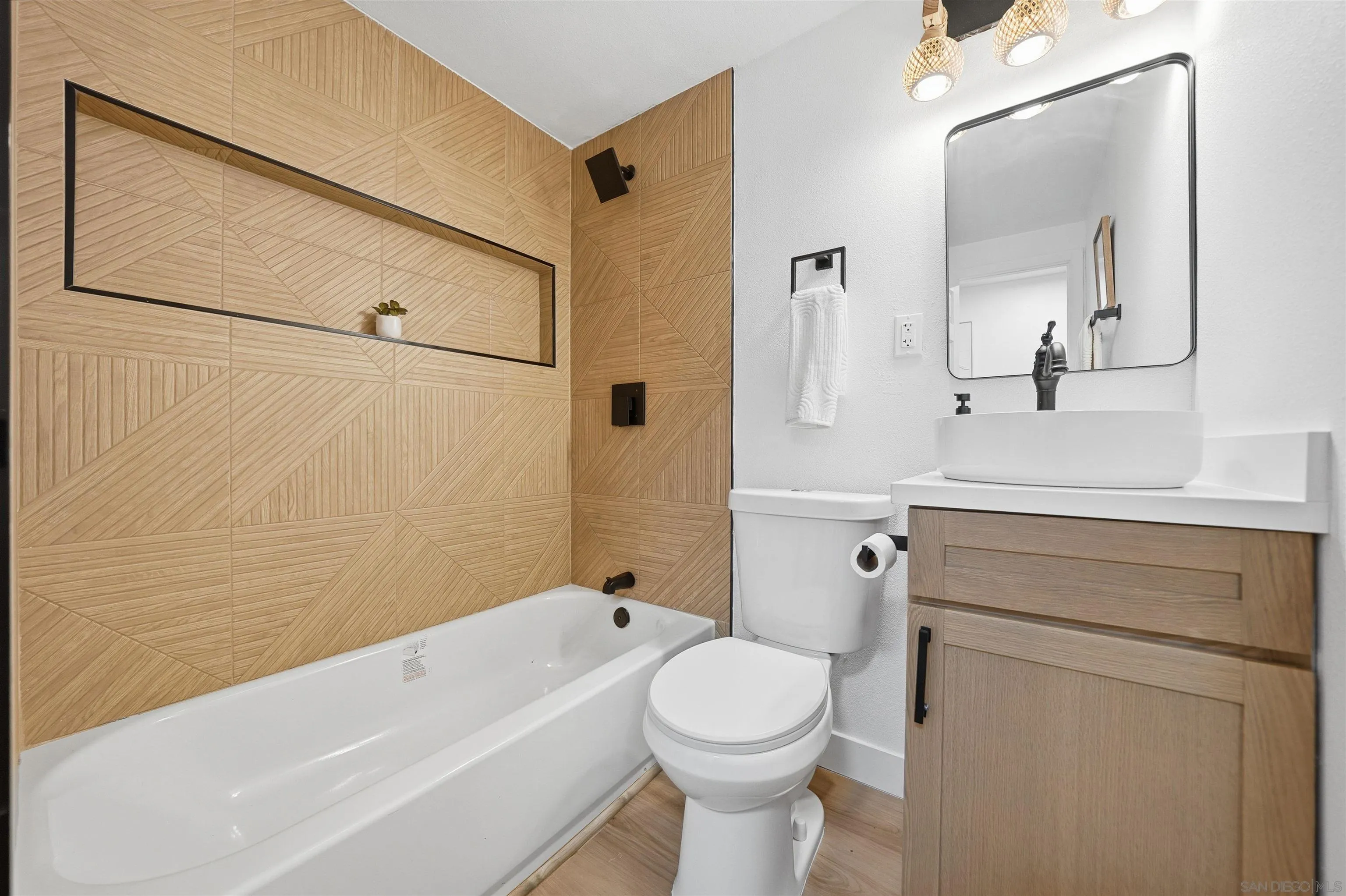 https://cdn.realtyfeed.com/cdn/127/260010697/32e0510f1e31c28c8b6130e491b3ec2b.webp